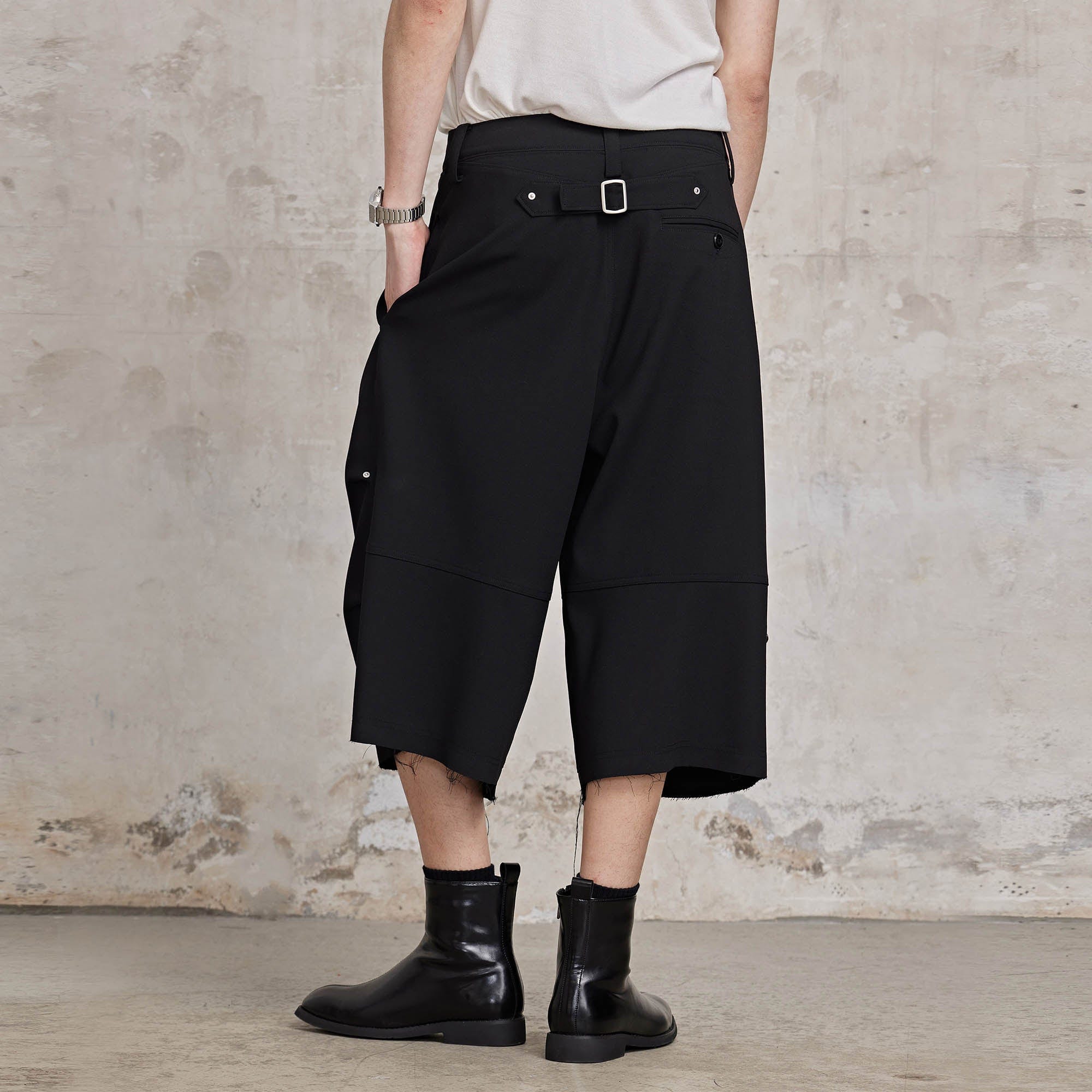 FACEONLAB Retro Pleated Raw-Edge Shorts, premium urban and streetwear designers apparel on PROJECTISR.com, FACEONLAB