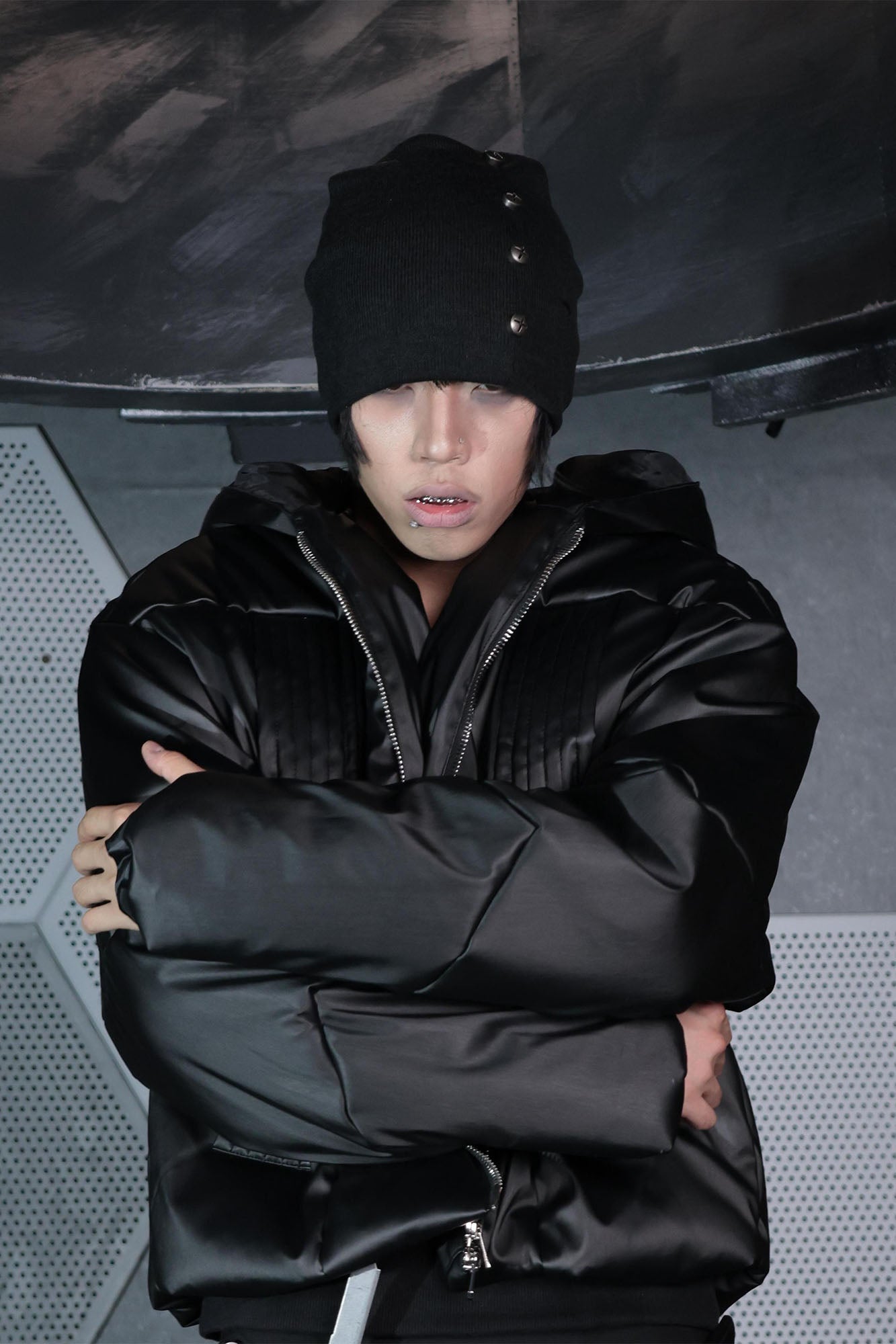 SSIN7 Cross Rivet Beanie