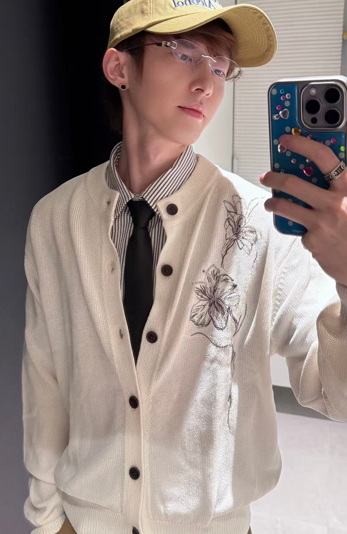 ELETEIZE Iris Sketch Embroidered Linen-Blend Cardigan