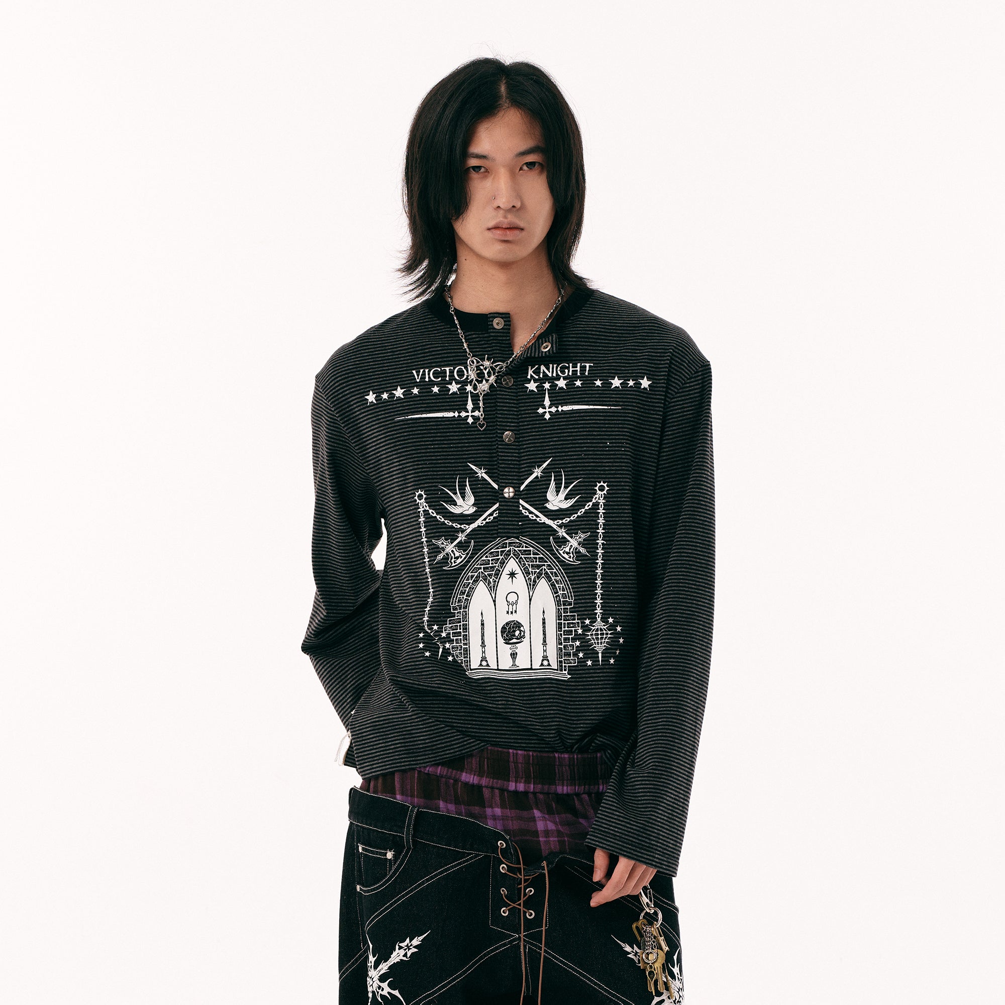 PASET Button Cuff Gothic Graphic Long-Sleeve Tee