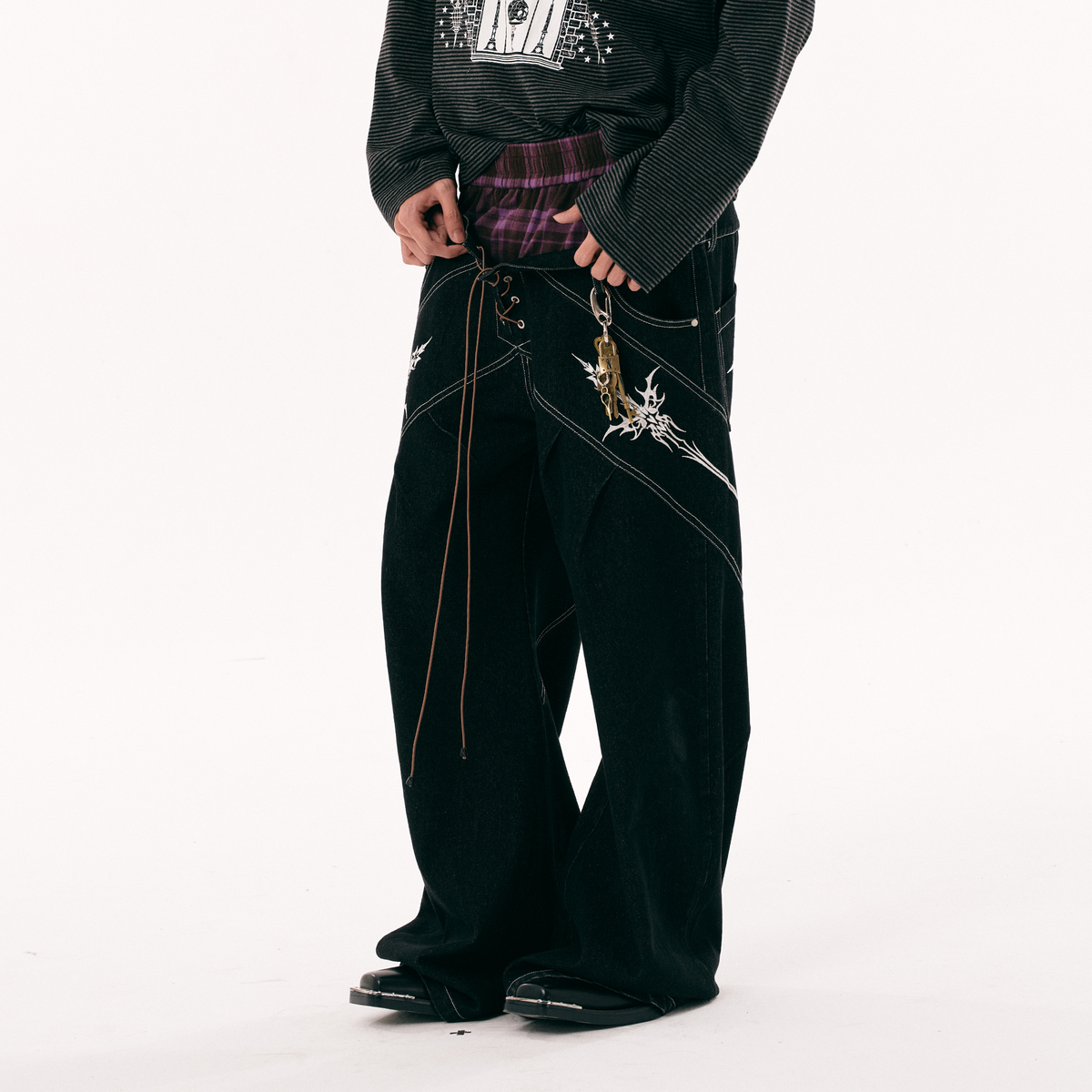PASET Embroidered Spliced Tie Detail Slim Jeans