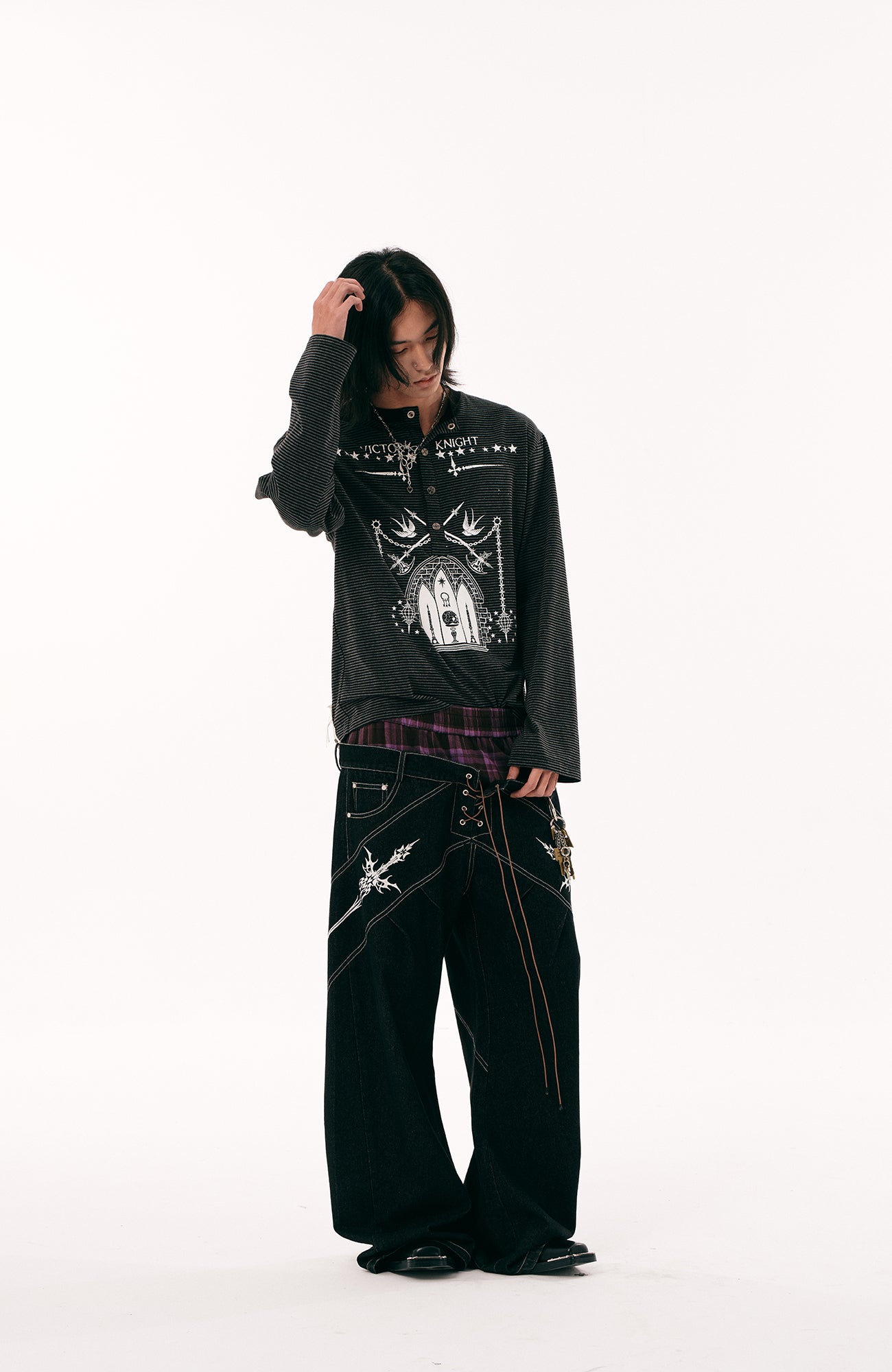 PASET Button Cuff Gothic Graphic Long-Sleeve Tee