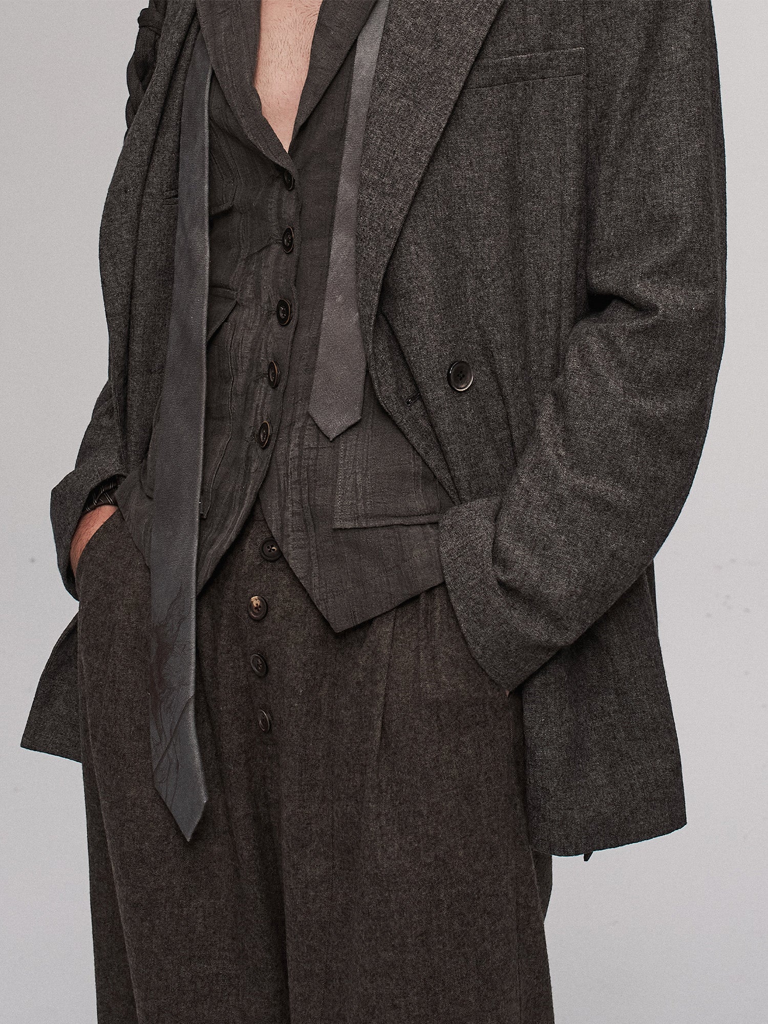 ILNya Nieternite Nifutur Distressed Draped Cotton-Linen Jacket