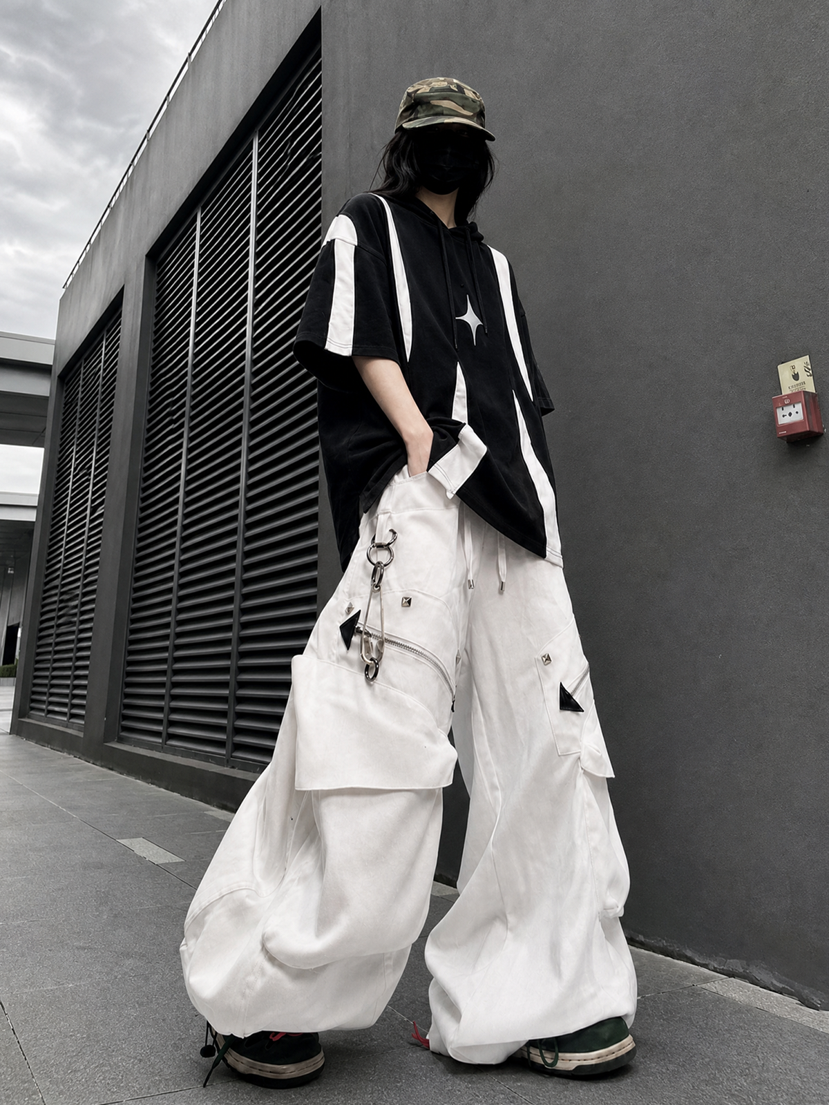 UUCSCC Retro Multi-Pocket Wide-Leg Cargo Pants