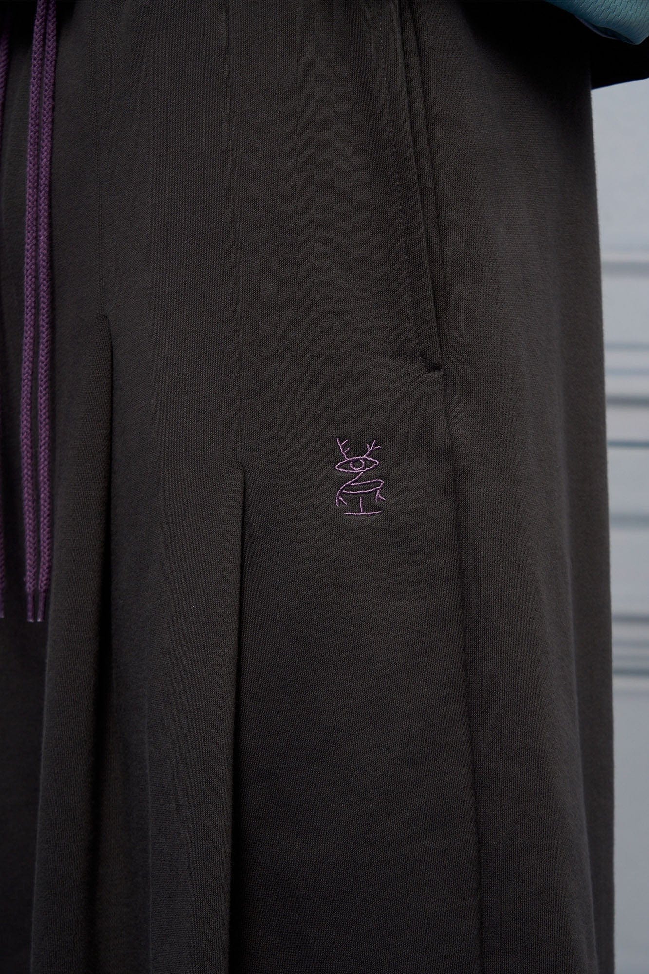 UNLIMITED MOTE Multi-Pleated Drawstring Raw-Hem Shorts, premium urban and streetwear designers apparel on PROJECTISR.com, UNLIMITED MOTE