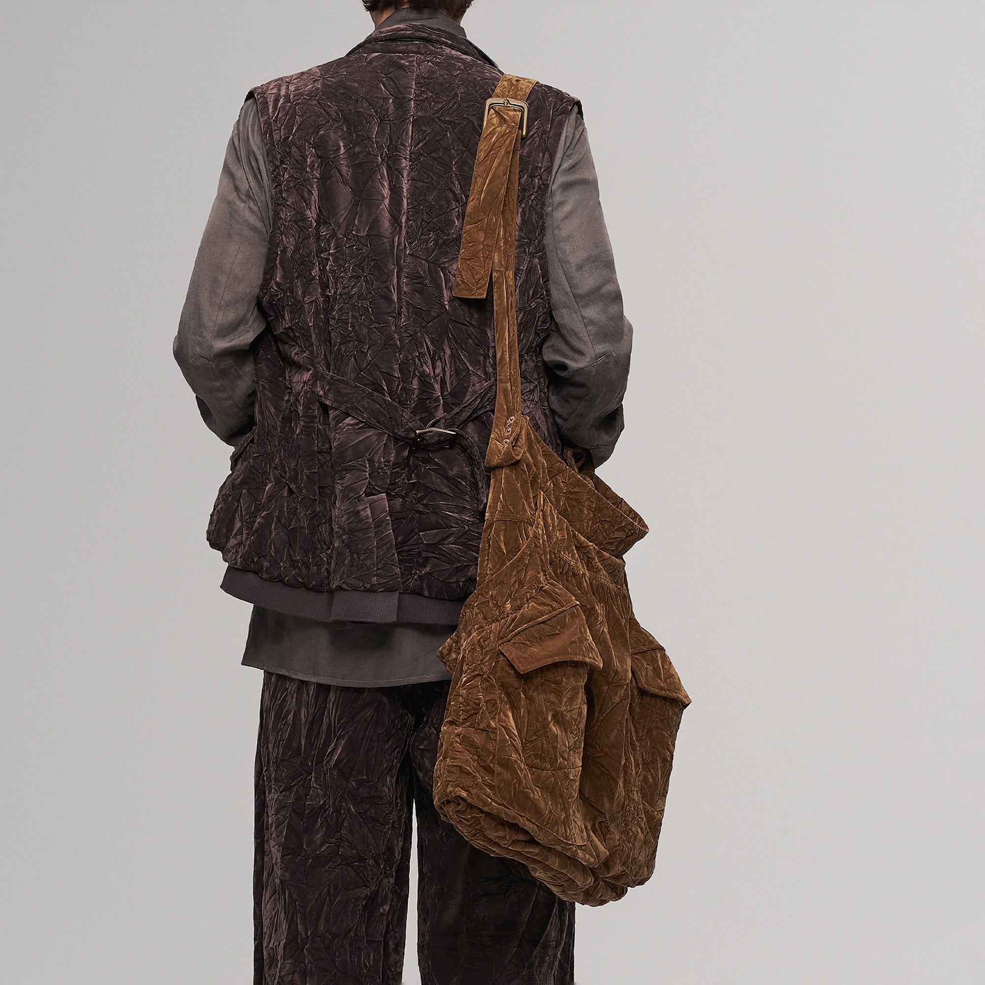 ILNya Nieternite Nifutur Velvet Oversized Crinkled Messenger Bag