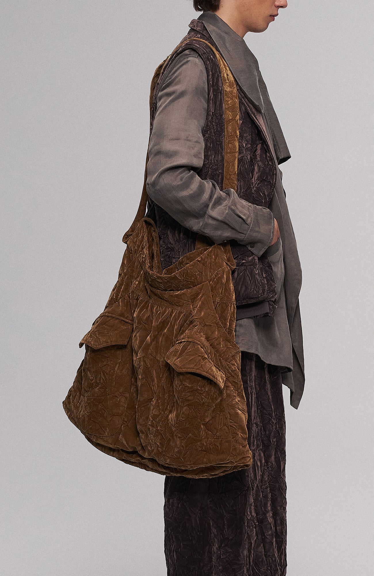 ILNya Nieternite Nifutur Velvet Oversized Crinkled Messenger Bag