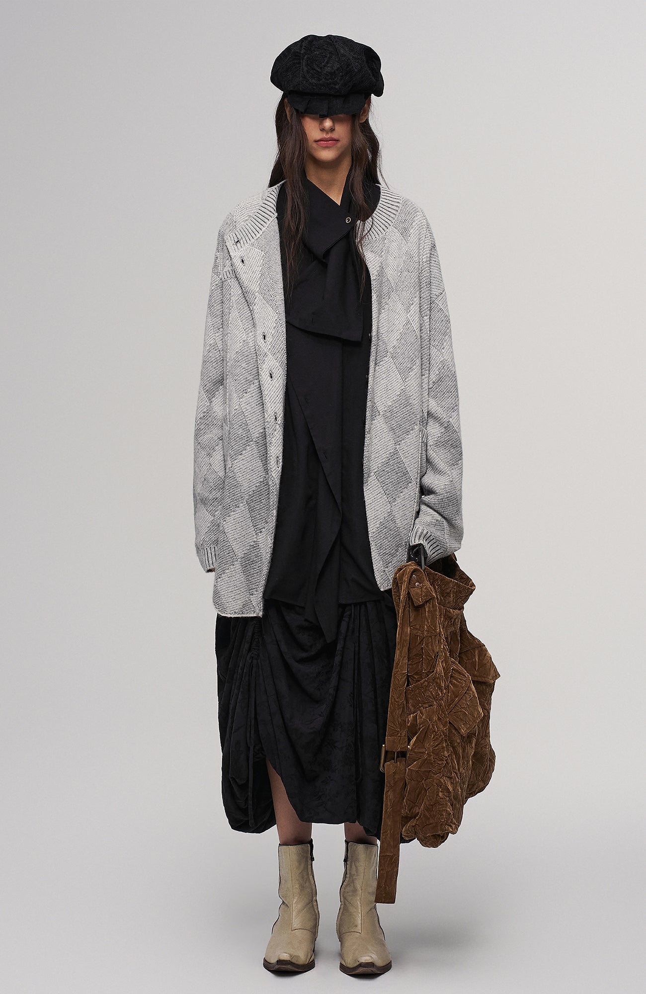 ILNya Nieternite Nifutur Velvet Oversized Crinkled Messenger Bag