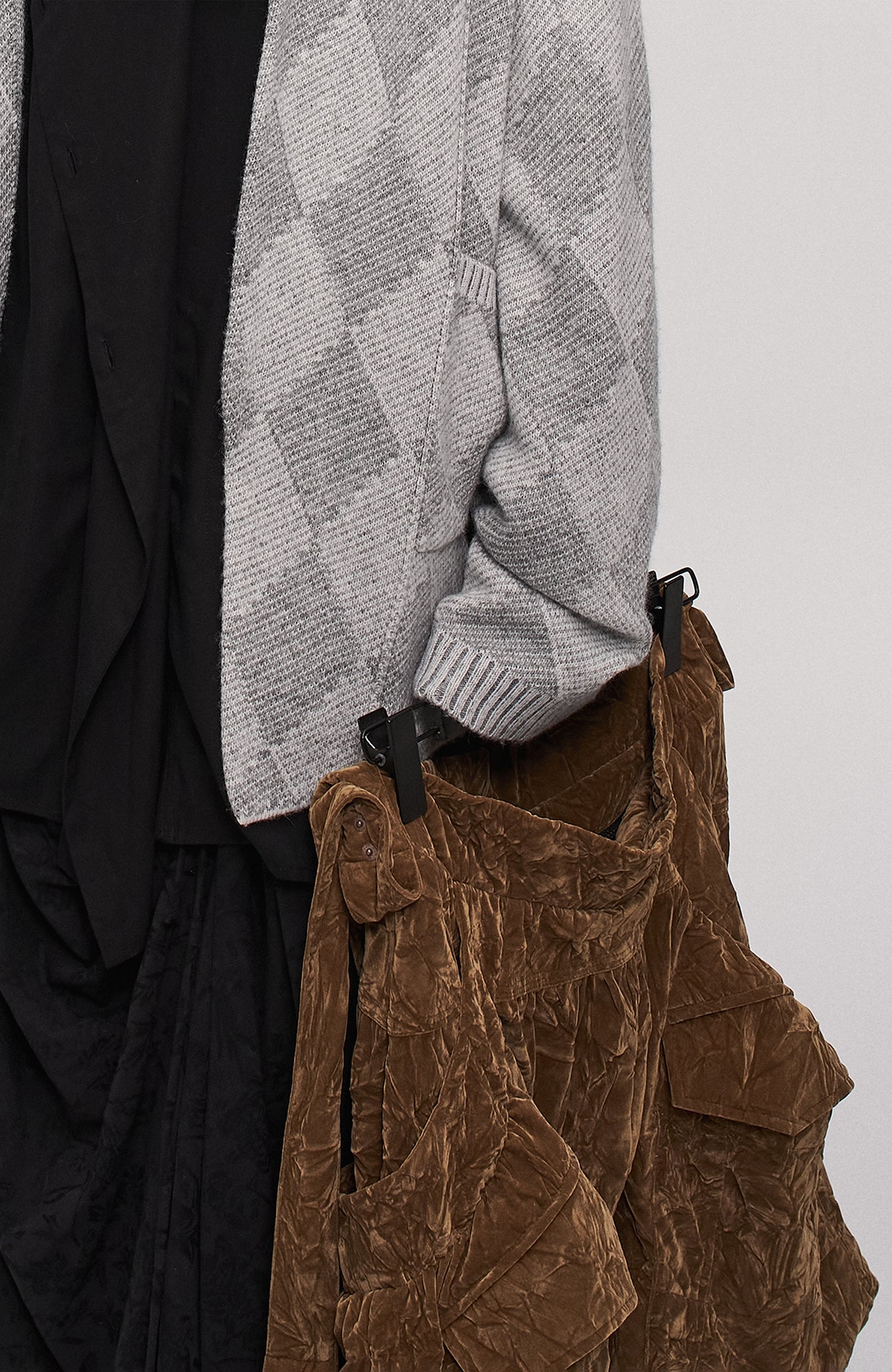 ILNya Nieternite Nifutur Velvet Oversized Crinkled Messenger Bag