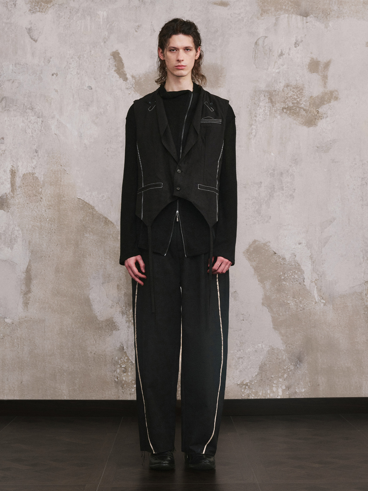 ILNya Nieternite Nifutur Linen-Blend Raw Edge Curved Trousers