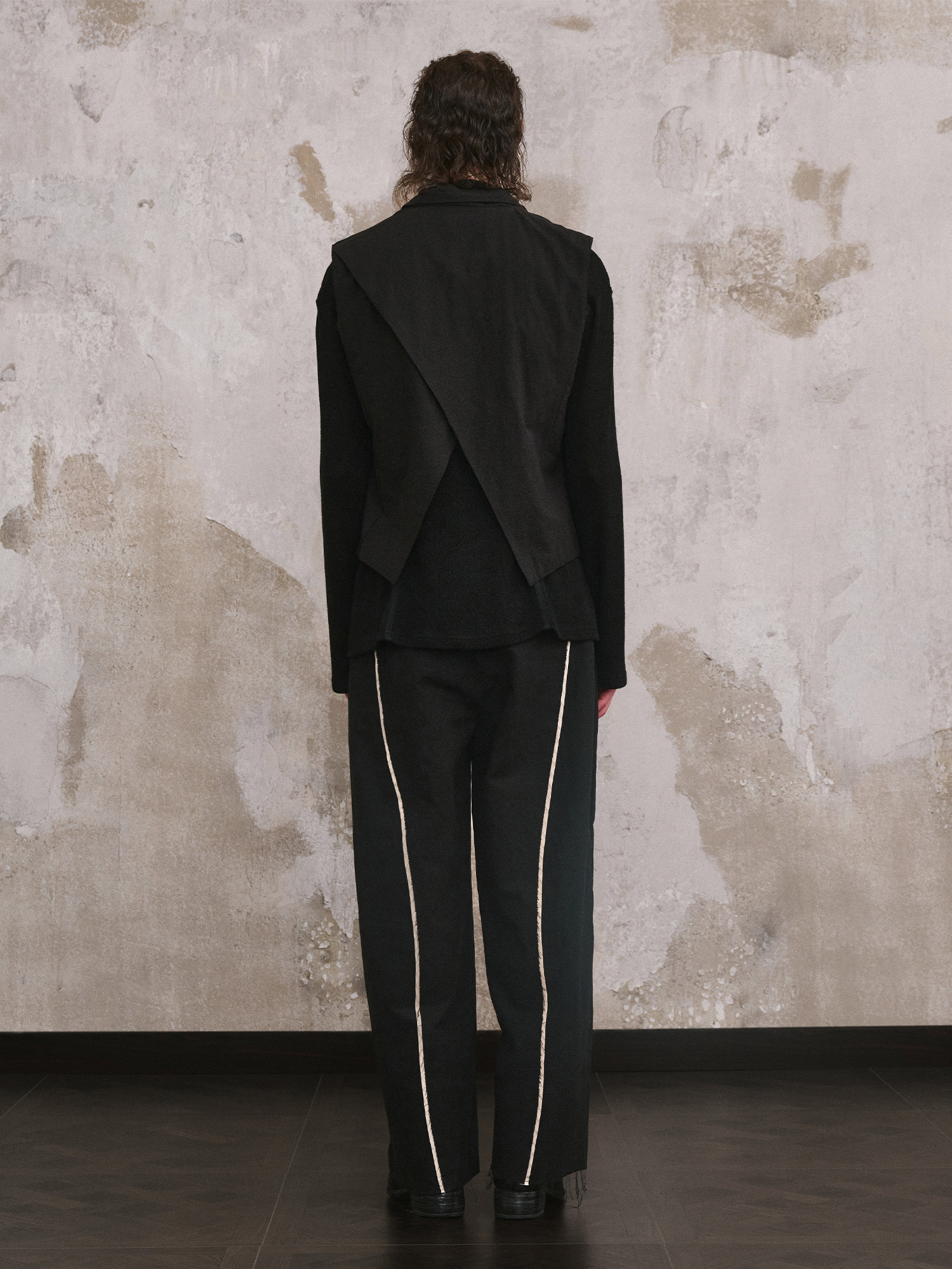 ILNya Nieternite Nifutur Linen-Blend Raw Edge Curved Trousers
