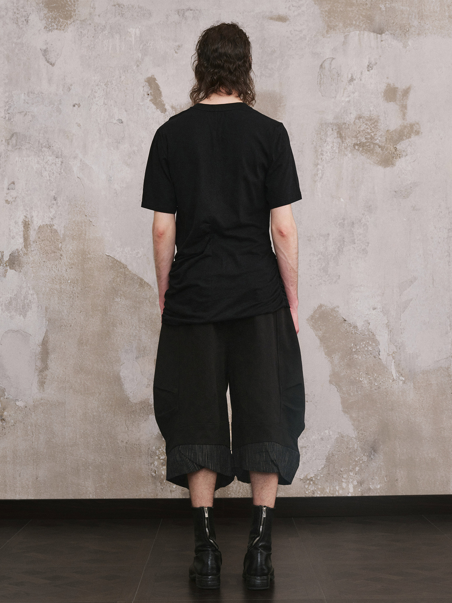 ILNya Nieternite Nifutur Crinkled Curved Cropped Pants Black