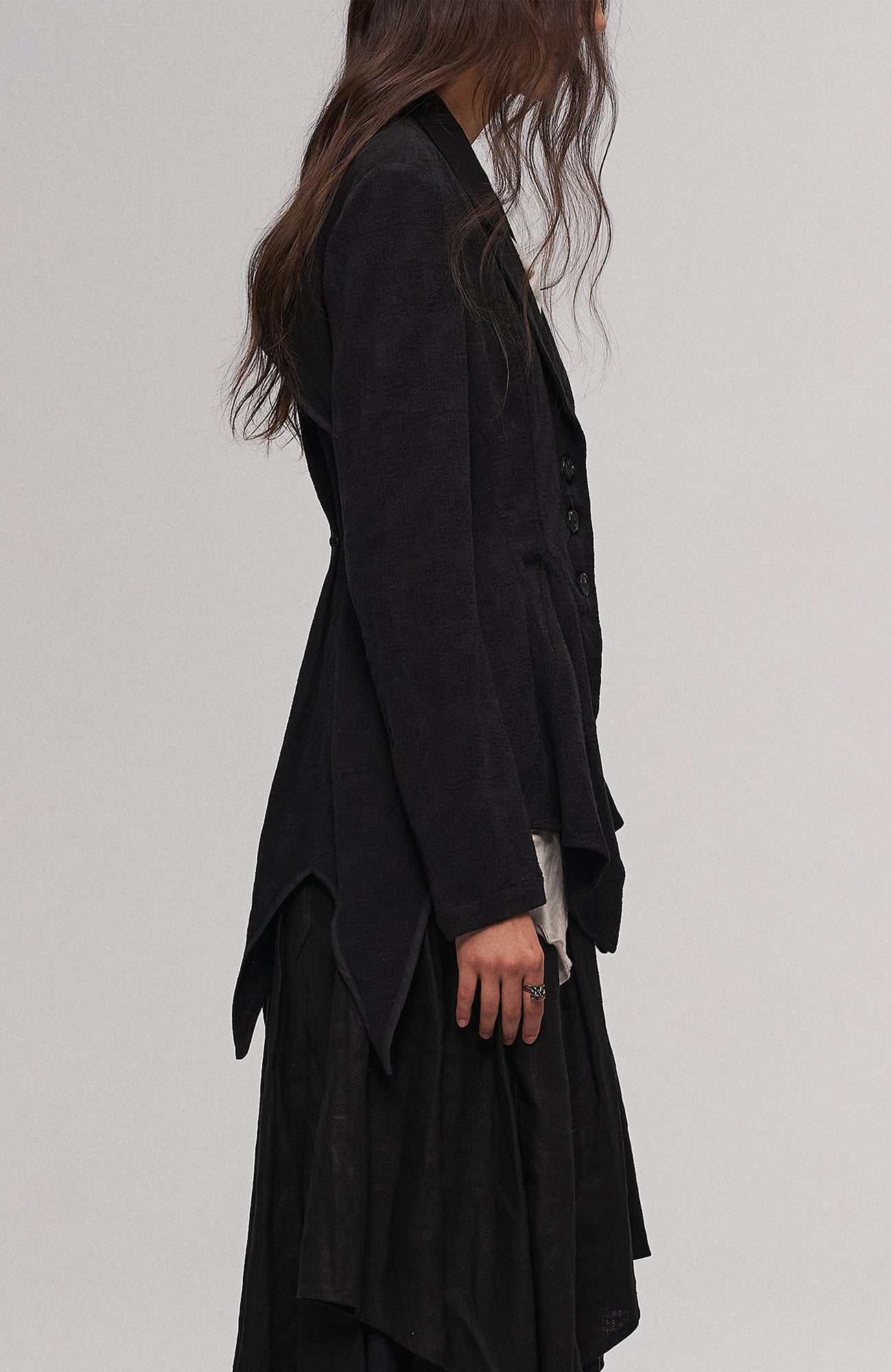 ILNya Nieternite Nifutur Asymmetric Hem Linen-Blend Blazer, premium urban and streetwear designers apparel on PROJECTISR.com, ILNya Nieternite Nifutur