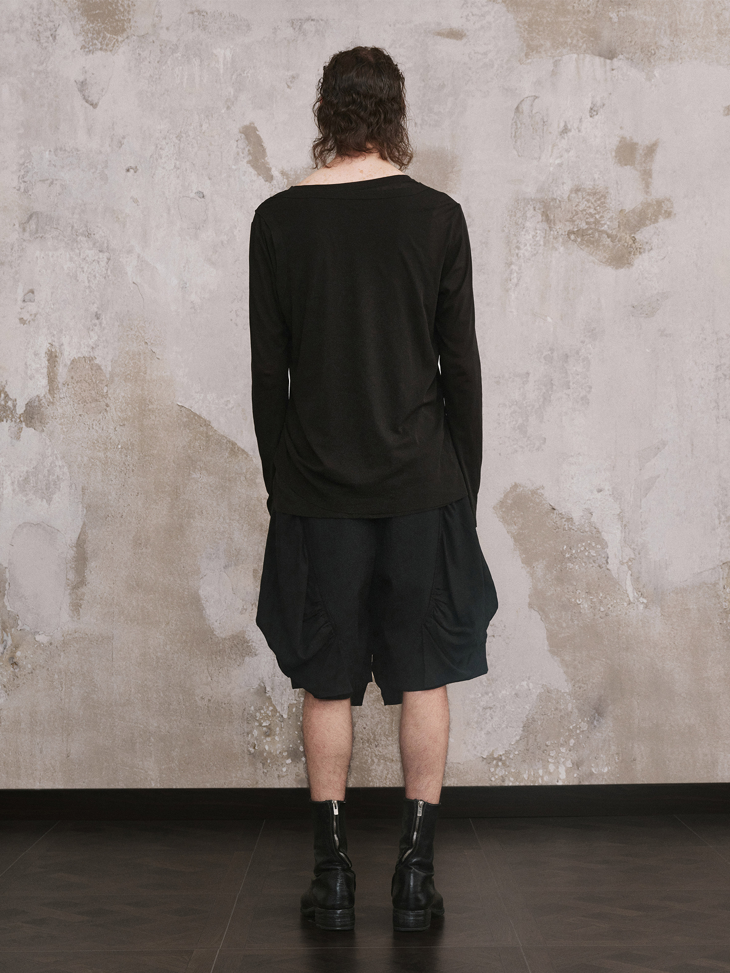 ILNya Nieternite Nifutur Paneled Pleated Drop-Crotch Shorts
