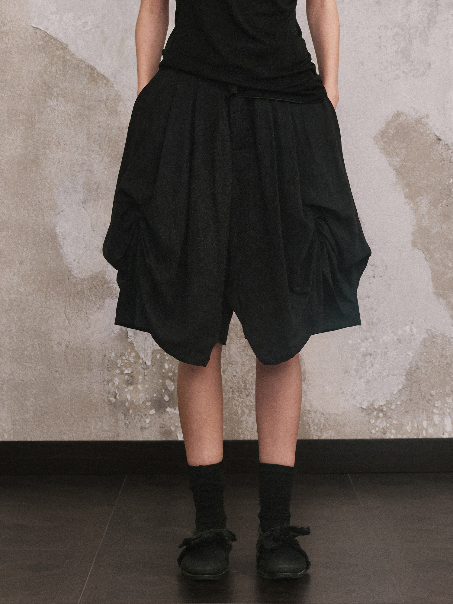 ILNya Nieternite Nifutur Paneled Pleated Drop-Crotch Shorts