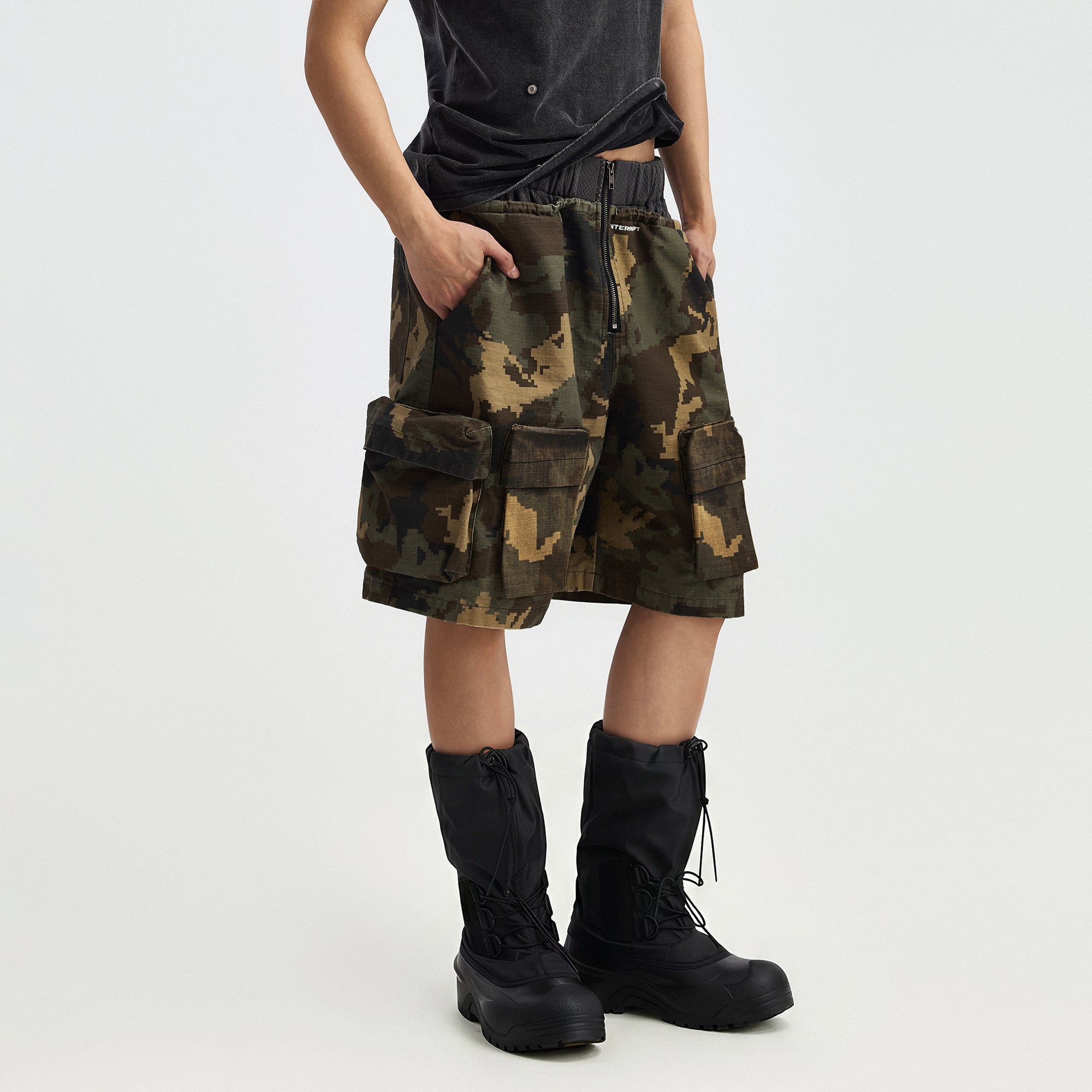INTERRUPT Camo Back Zip Double-Layer Shorts