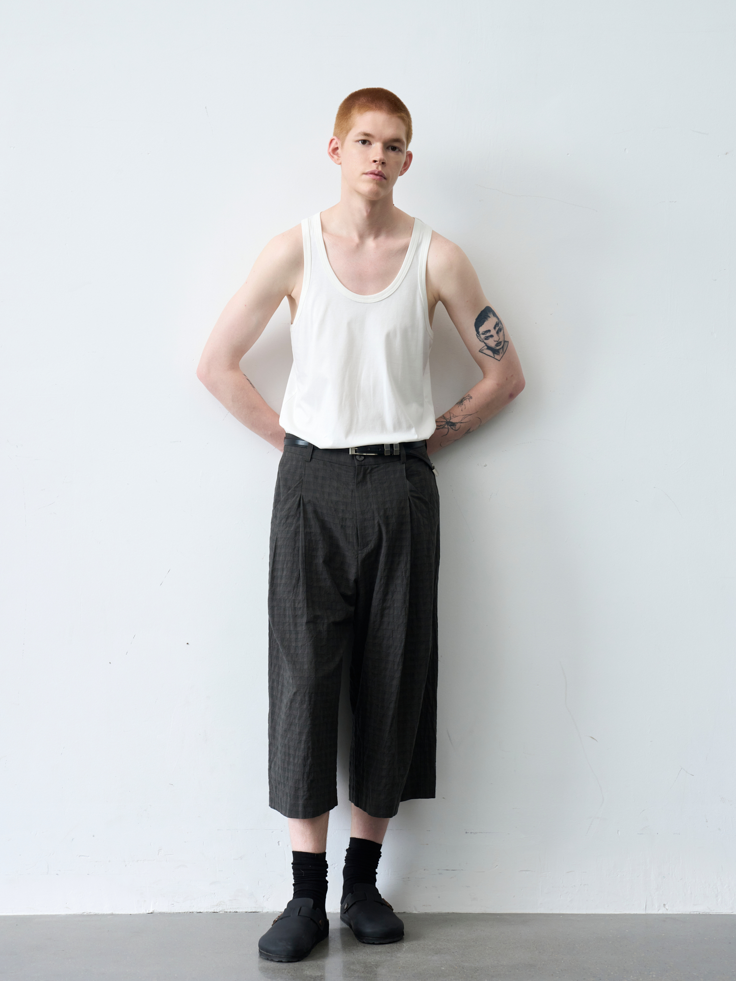 GRAINMUSTARD Linen-Blend Plaid Pleated Cropped Trousers