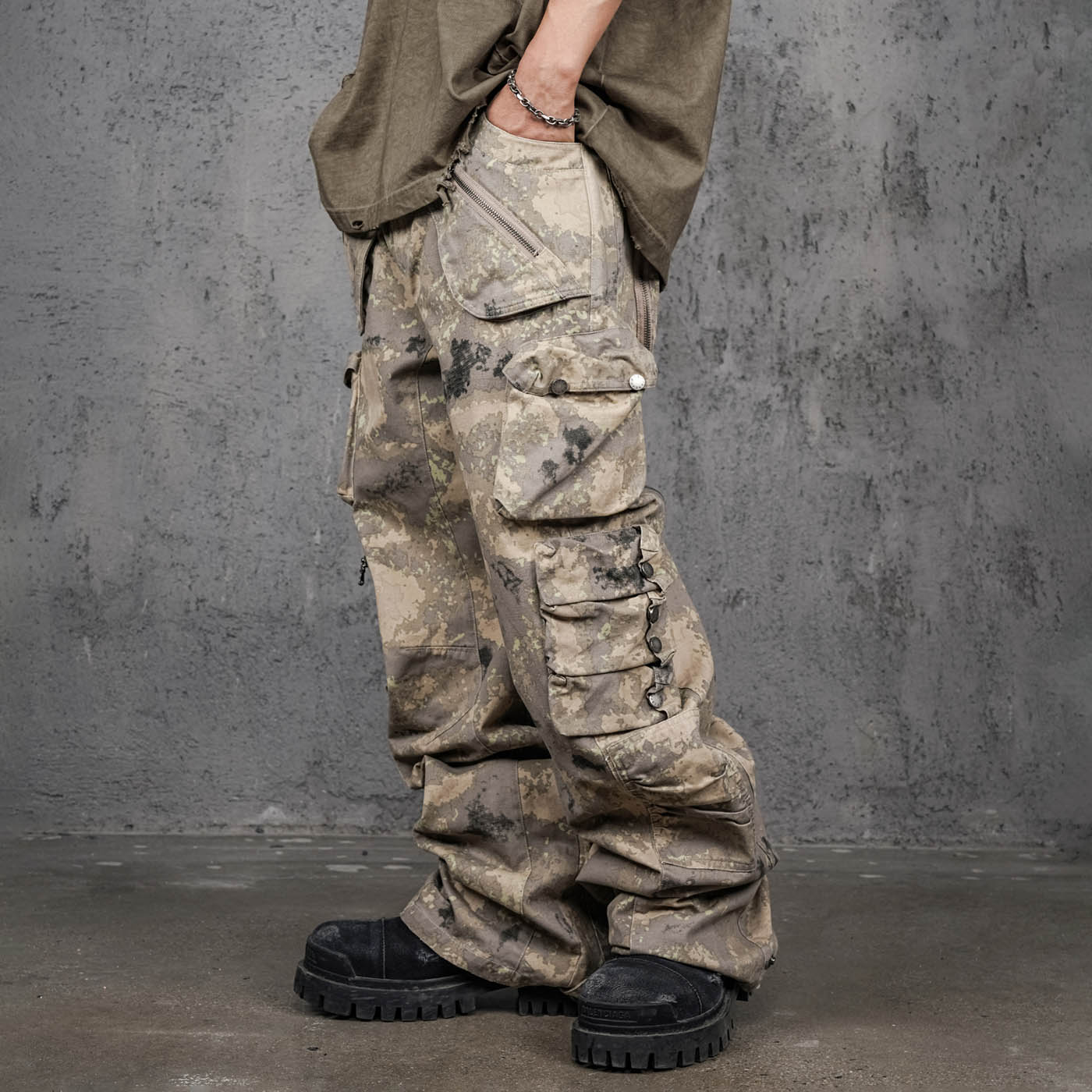 UNDERWATER Multi-Pocket Desert Cargo, premium urban and streetwear designers apparel on PROJECTISR.com, UNDERWATER