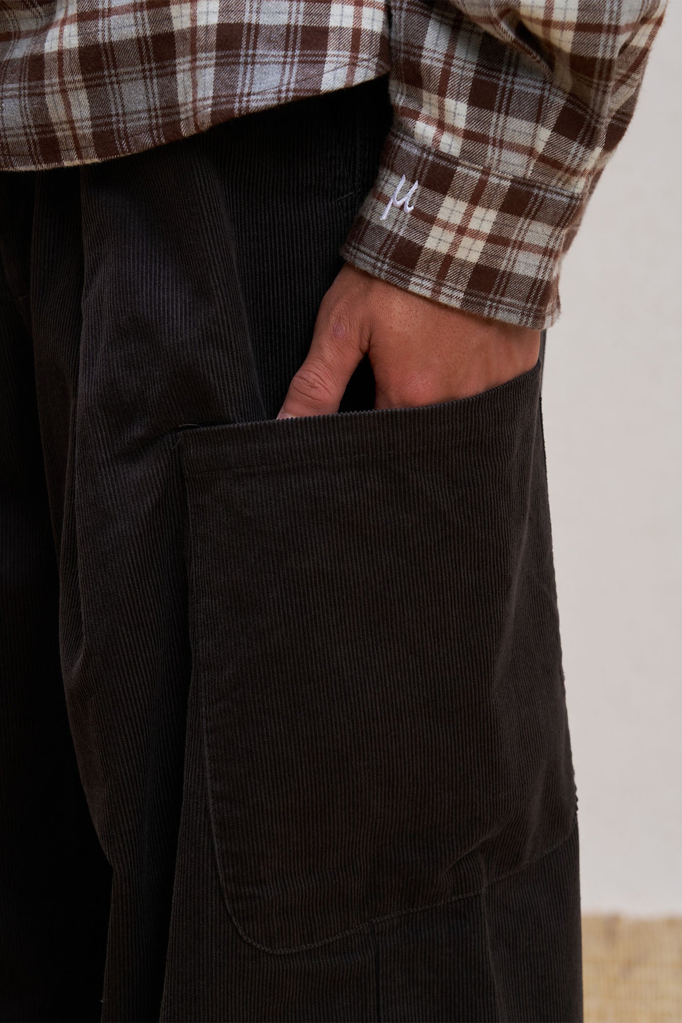 UNLIMITED MOTE Corduroy Pleated Baggy Pants