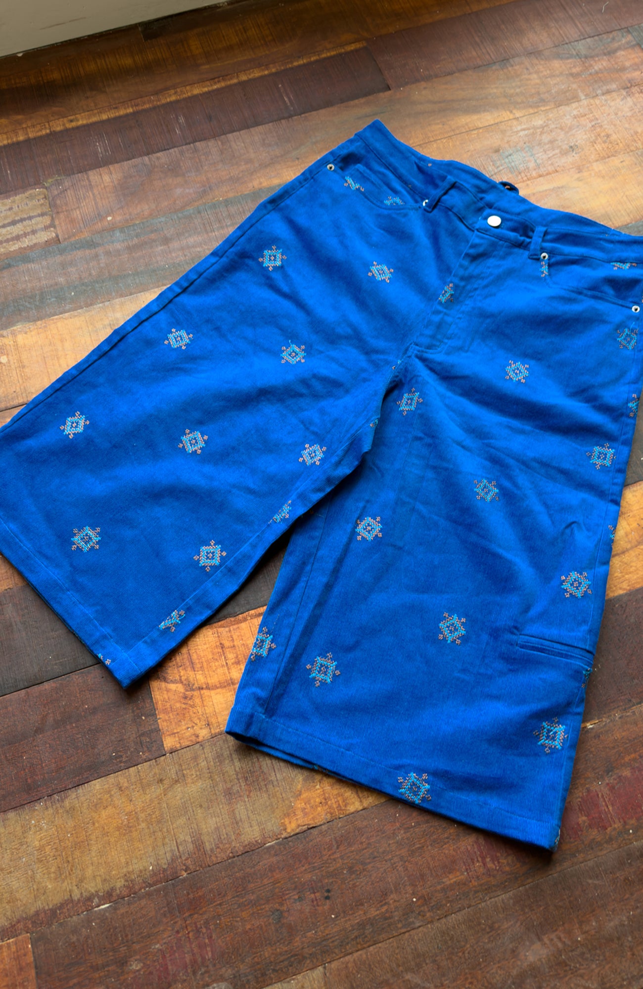 TRECLUB Embroidered Wide-leg Shorts