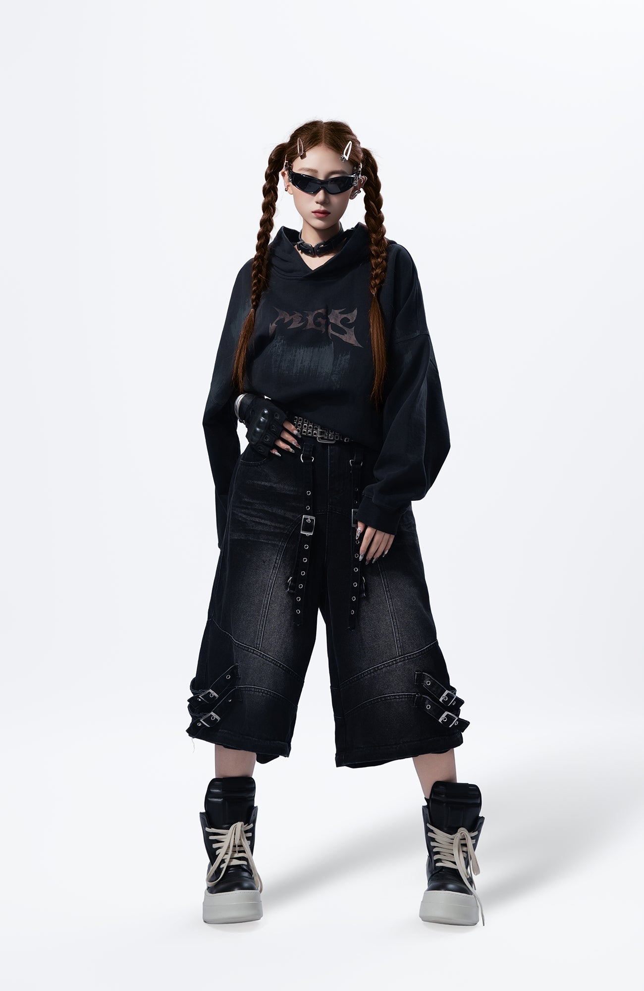 MOGONGSHE Detachable Drape-Strap Washed Jeans