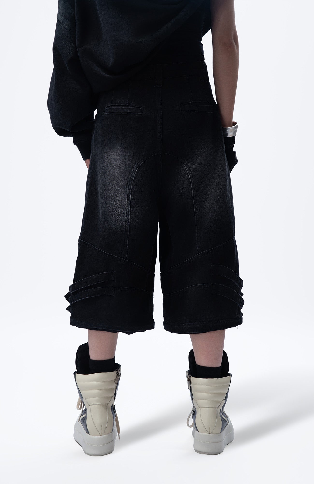 MOGONGSHE Detachable Drape-Strap Washed Jeans