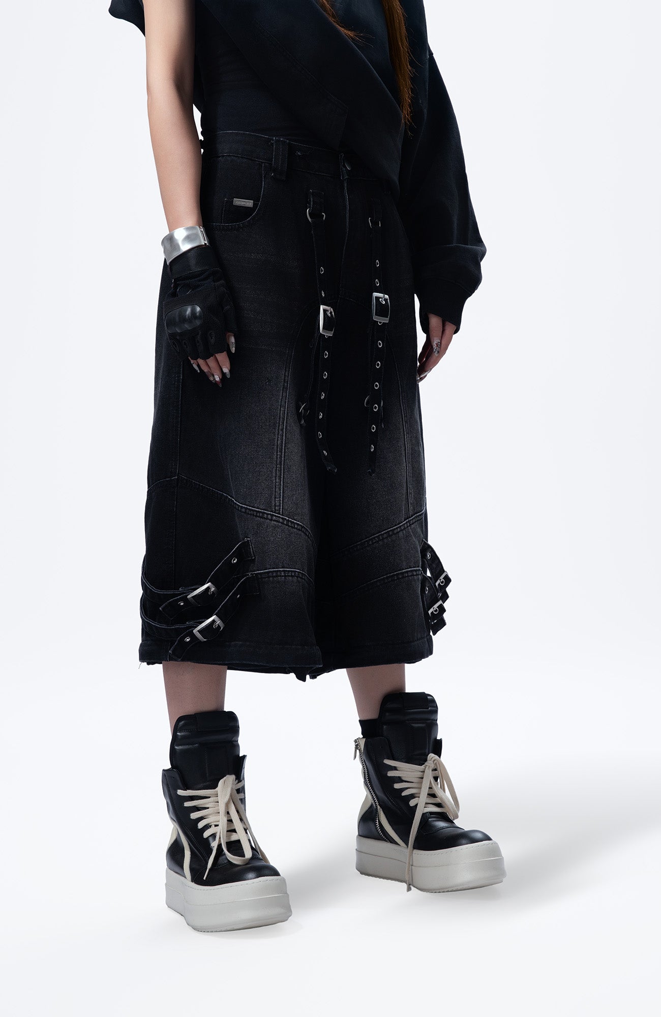 MOGONGSHE Detachable Drape-Strap Washed Jeans