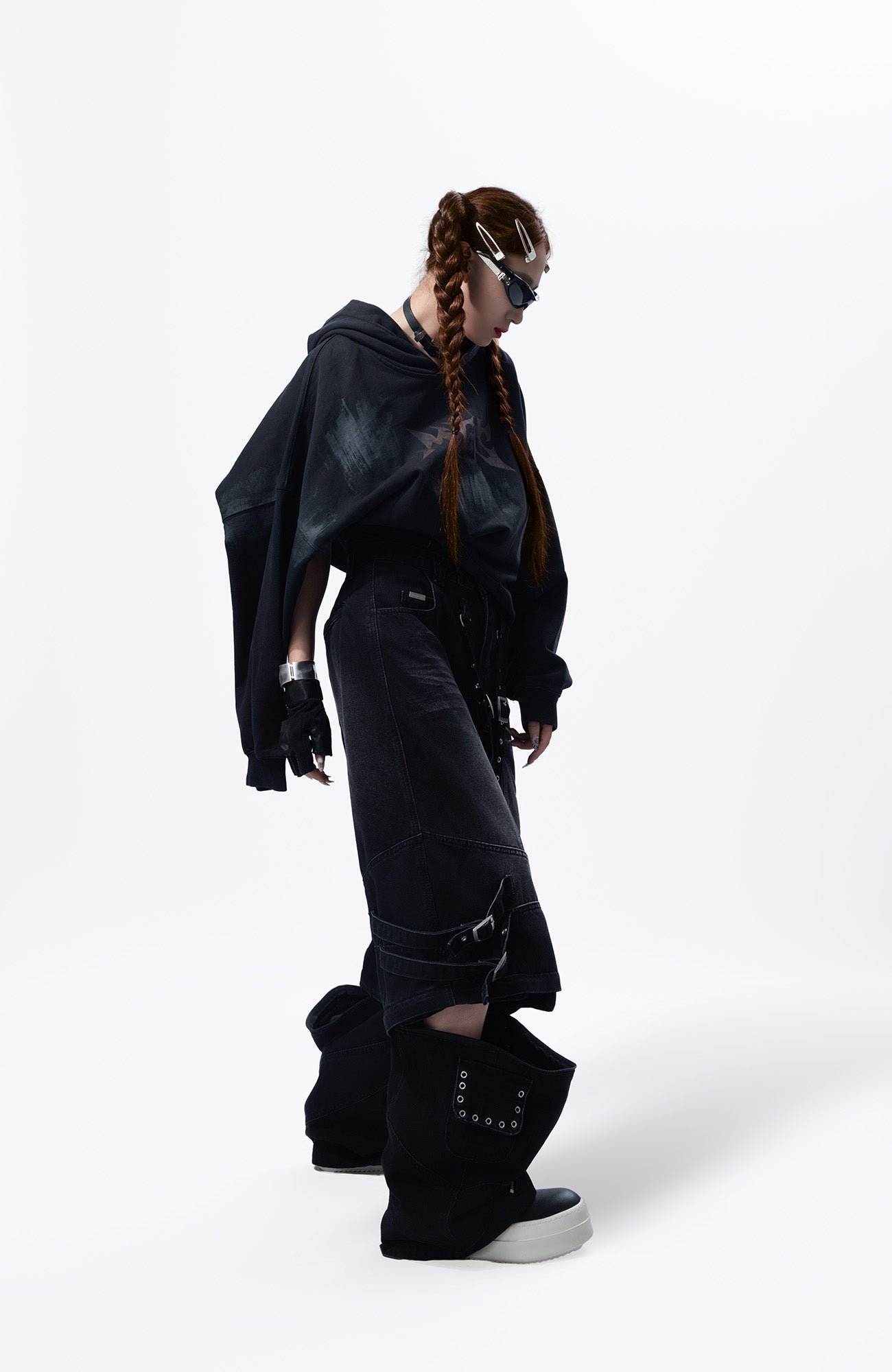 MOGONGSHE Detachable Drape-Strap Washed Jeans