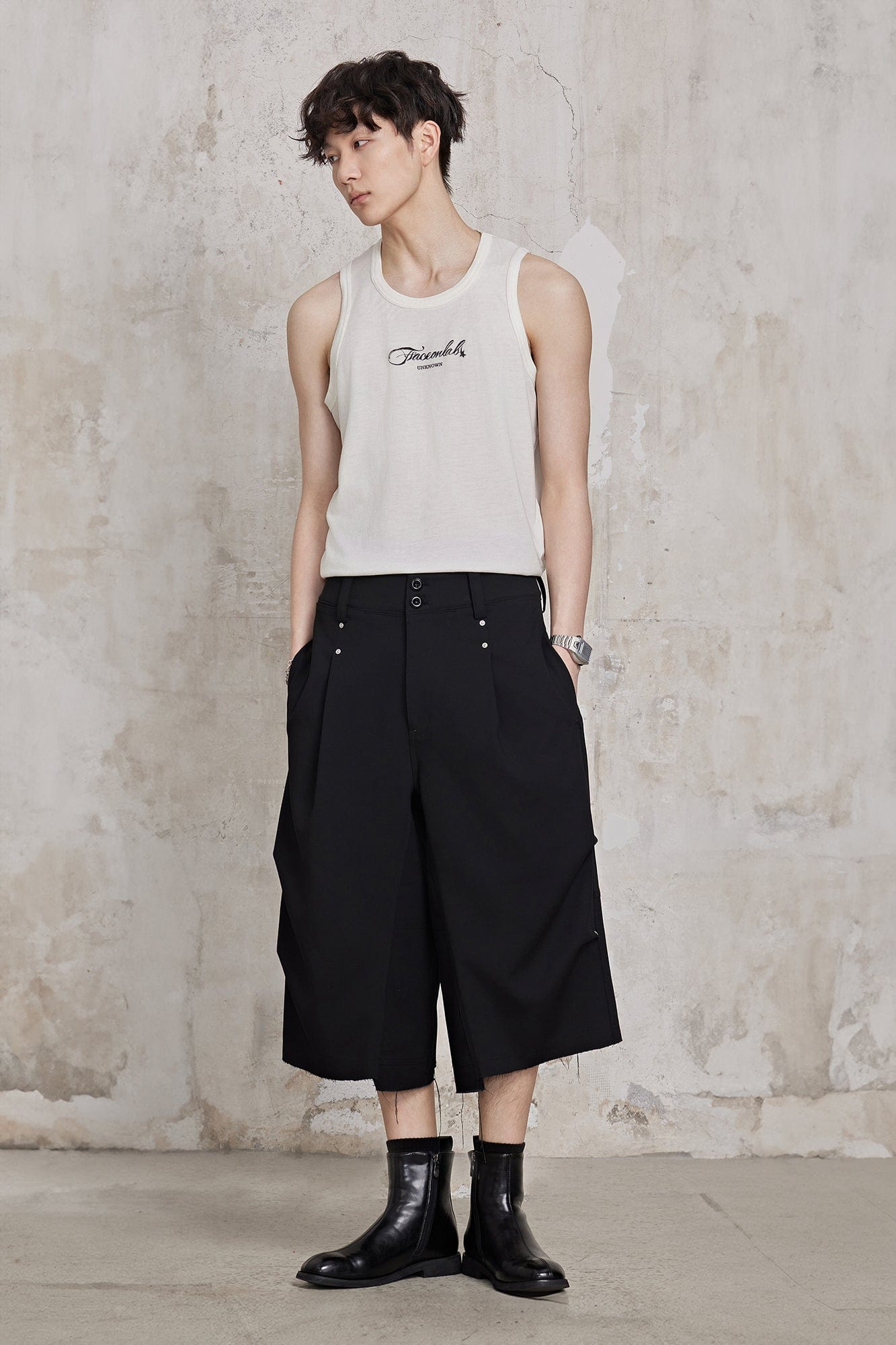 FACEONLAB Retro Pleated Raw-Edge Shorts, premium urban and streetwear designers apparel on PROJECTISR.com, FACEONLAB