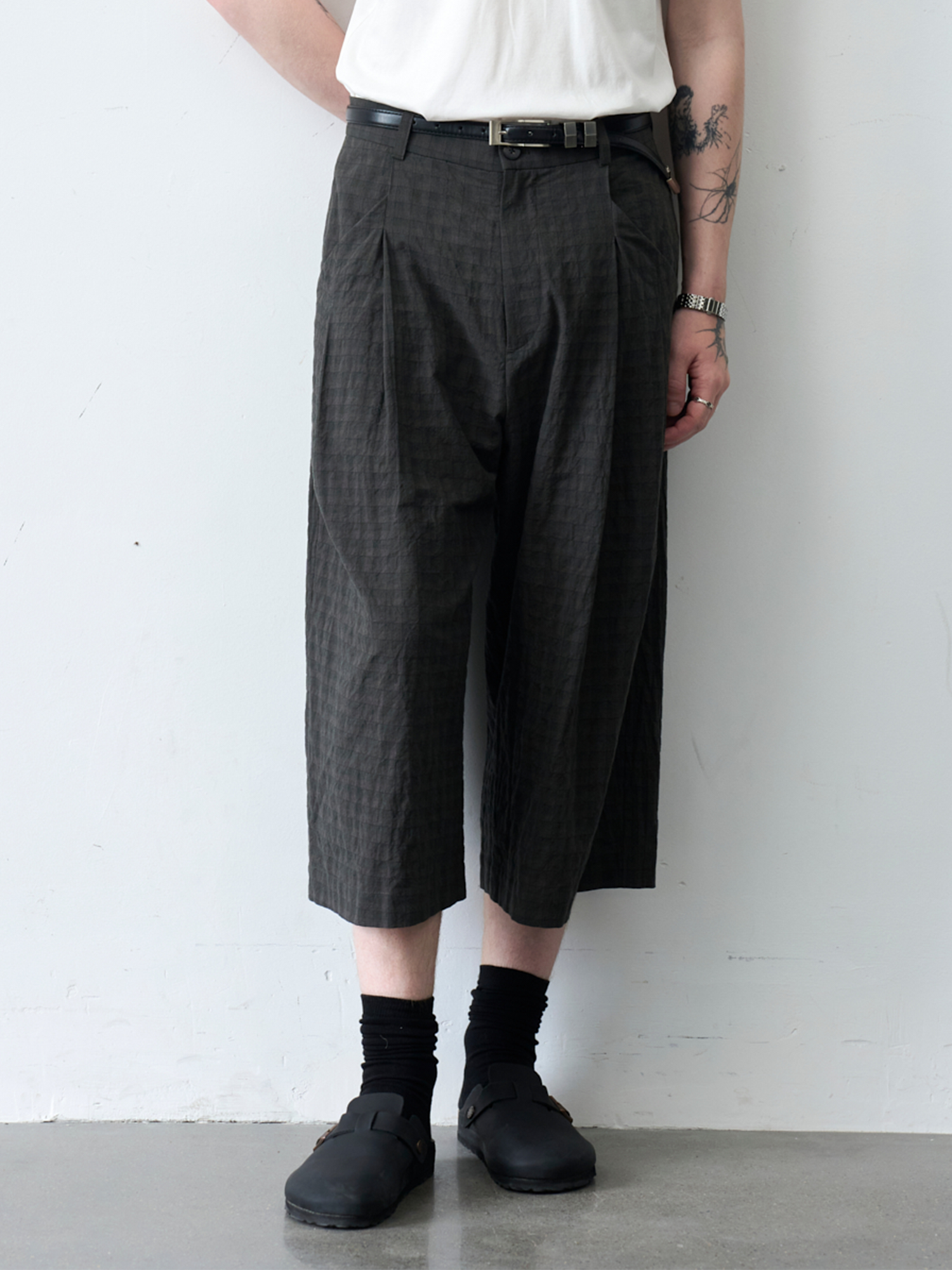GRAINMUSTARD Linen-Blend Plaid Pleated Cropped Trousers