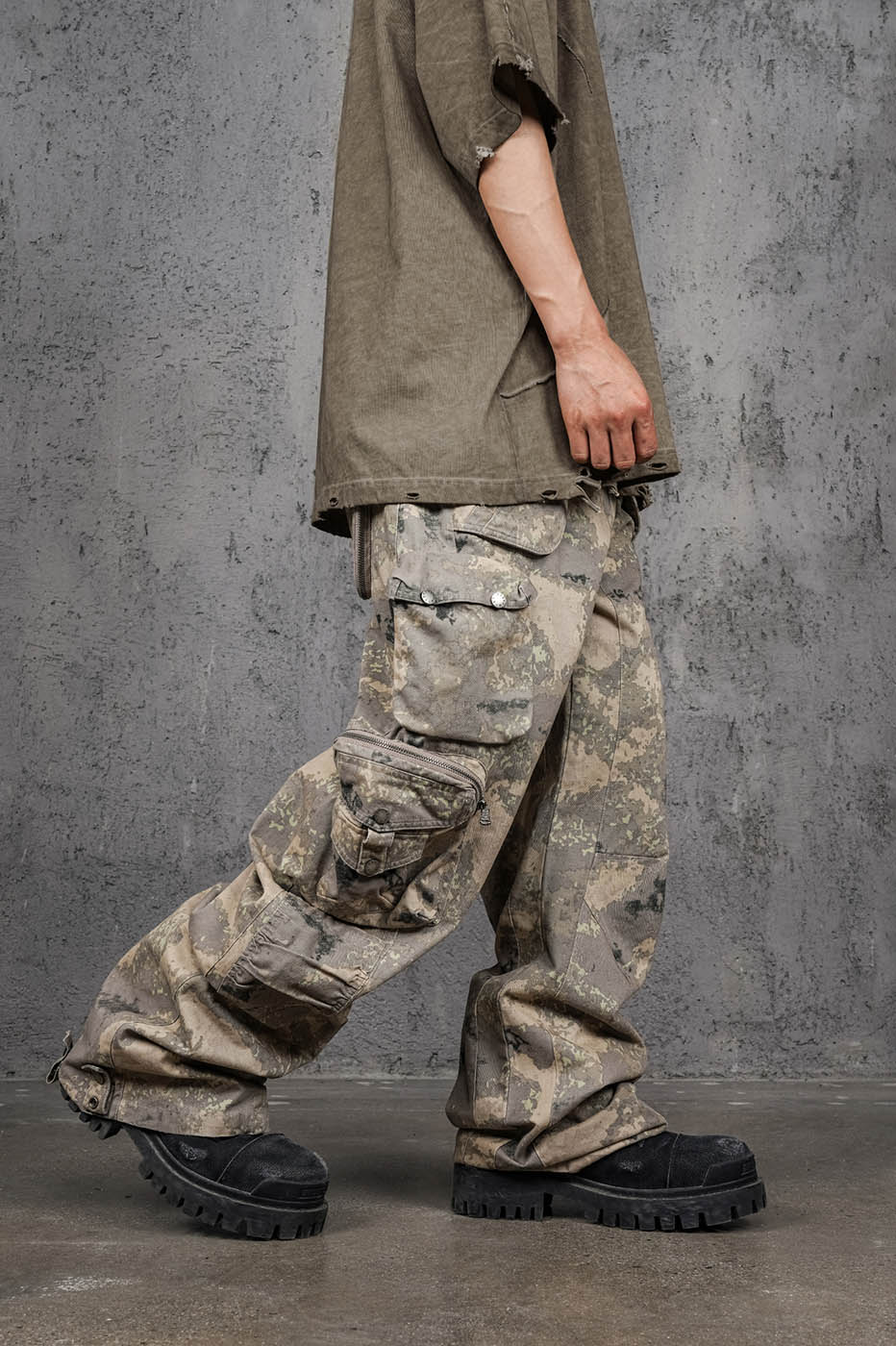 UNDERWATER Multi-Pocket Desert Cargo, premium urban and streetwear designers apparel on PROJECTISR.com, UNDERWATER