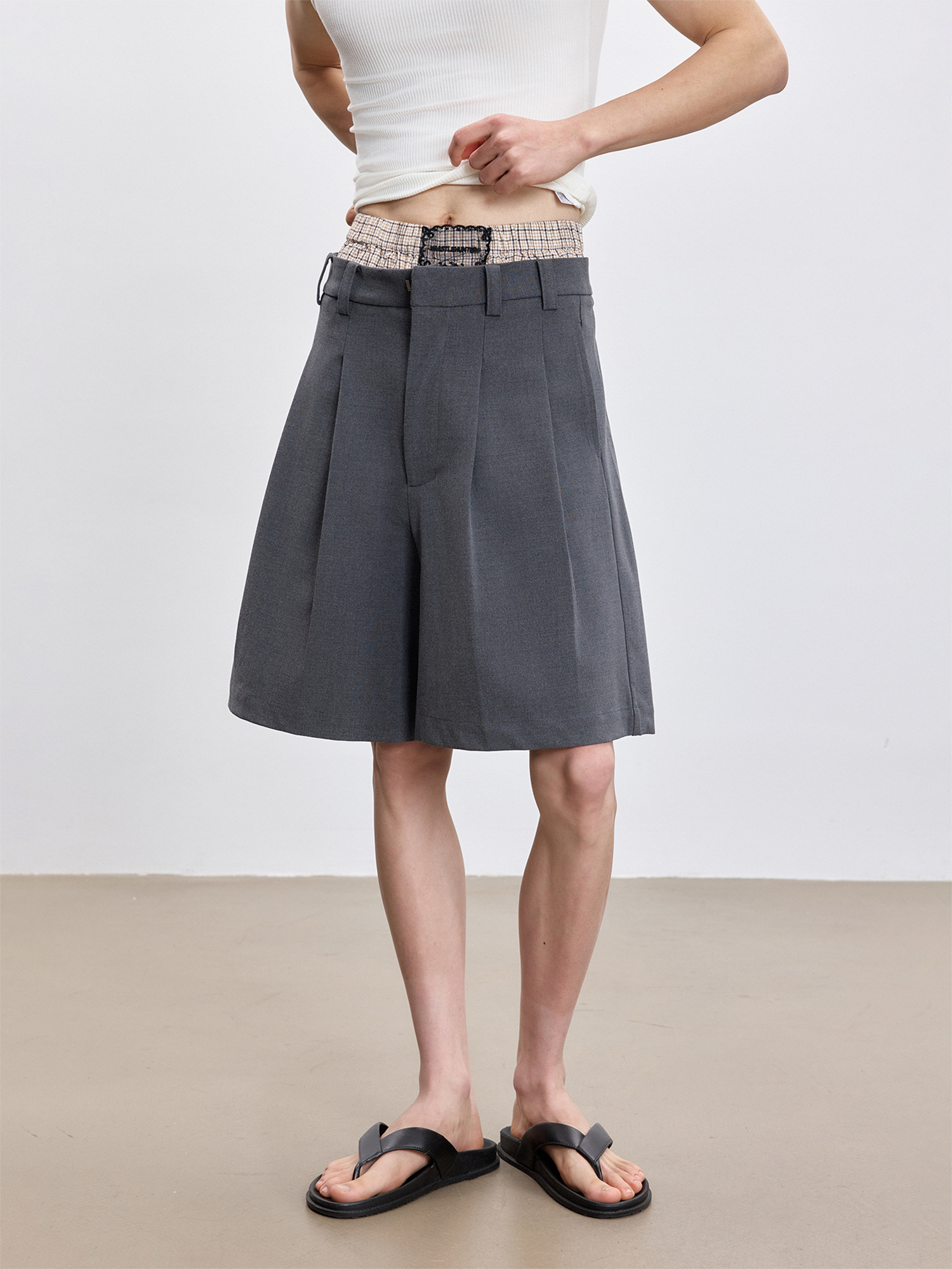 TUIMU Pleated Wide-Leg Shorts