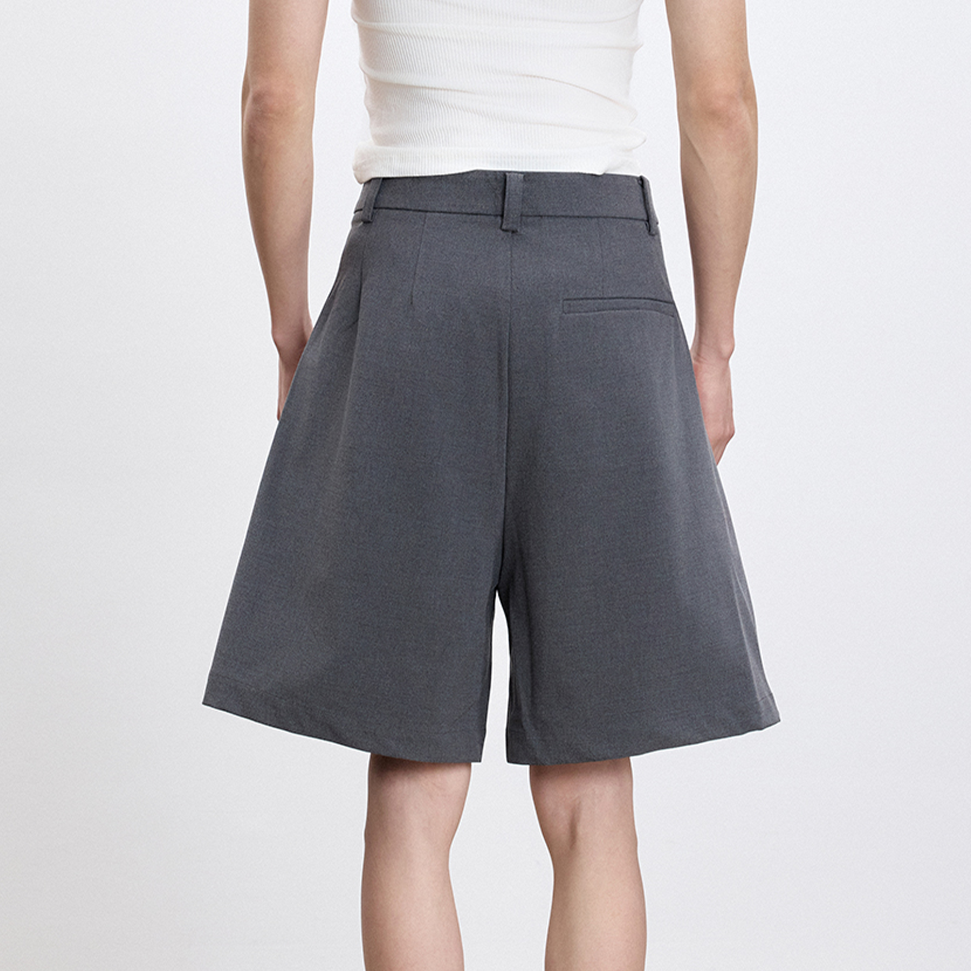 TUIMU Pleated Wide-Leg Shorts