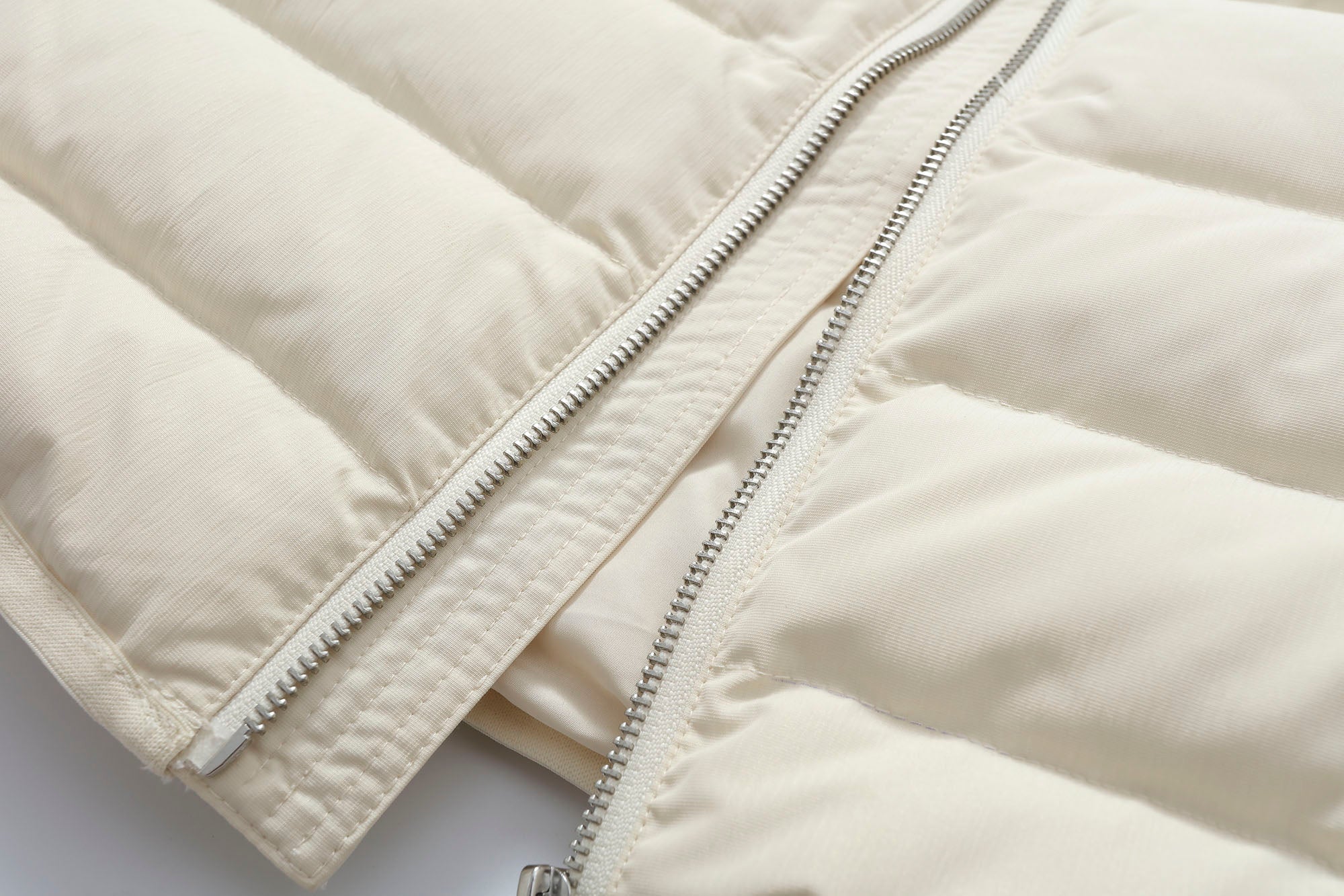 MAKEMORE LOGO Embroidered Elastic Quilted Down Jacket