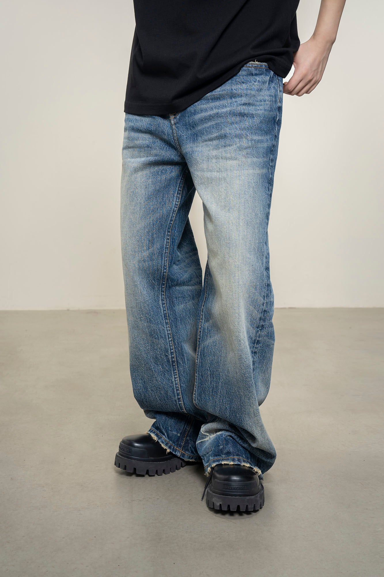 MAKEMORE Retro Washed Frayed Edge Jeans