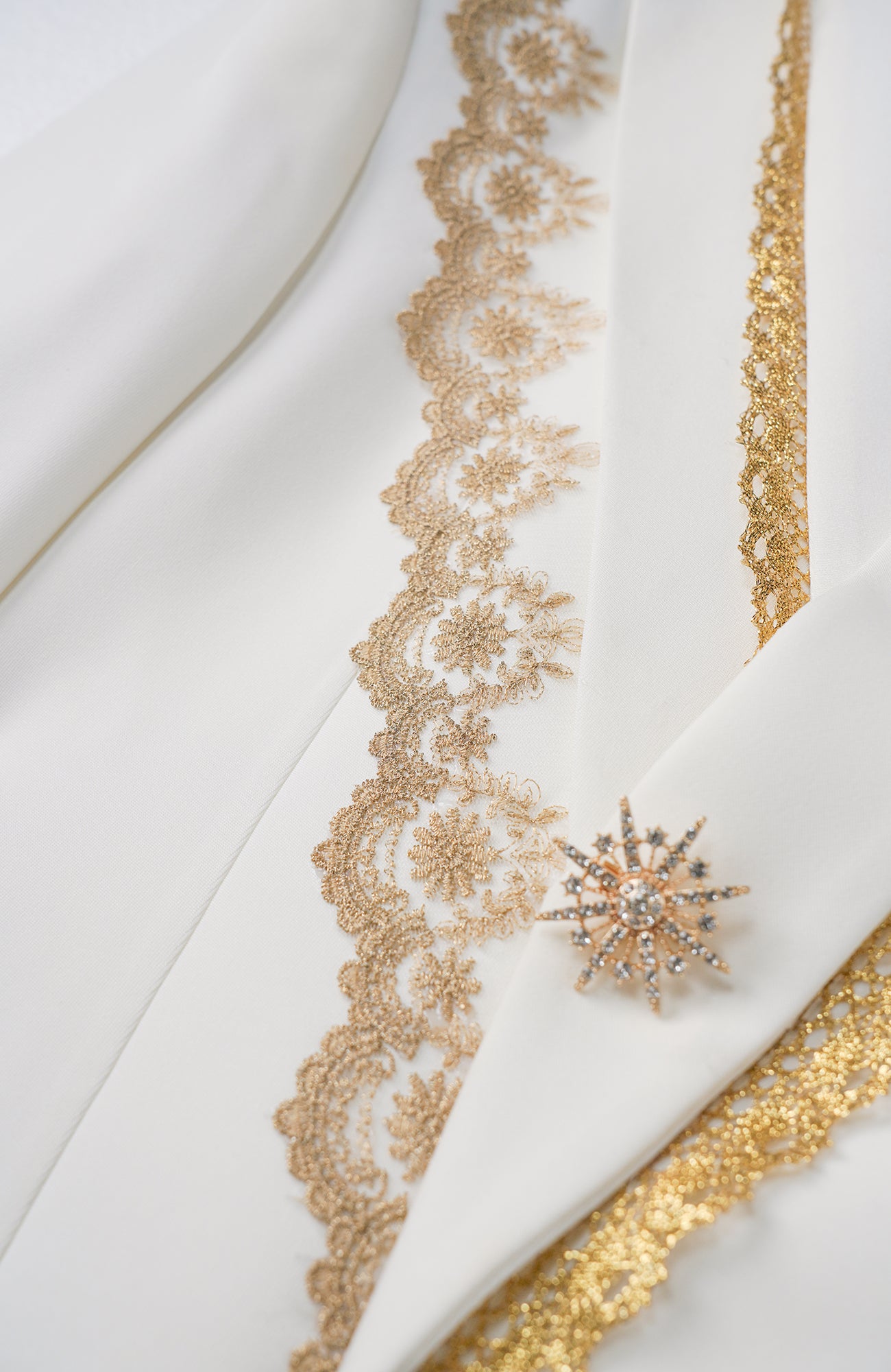 SHANG JIE Gold Trim Tuxedo Blazer