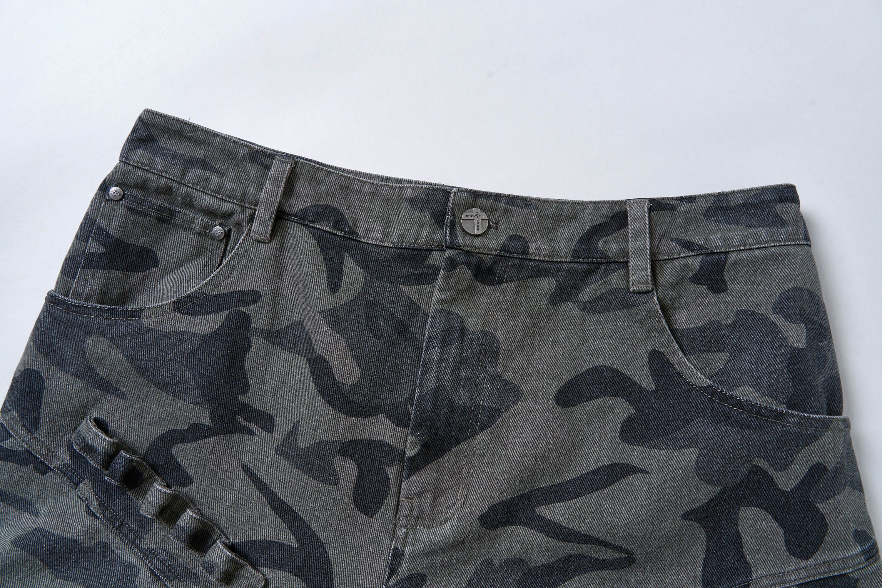 SAVAGEGROWTHWORLD Camo Spliced Multi-Pocket Shorts, premium urban and streetwear designers apparel on PROJECTISR.com, SAVAGEGROWTHWORLD