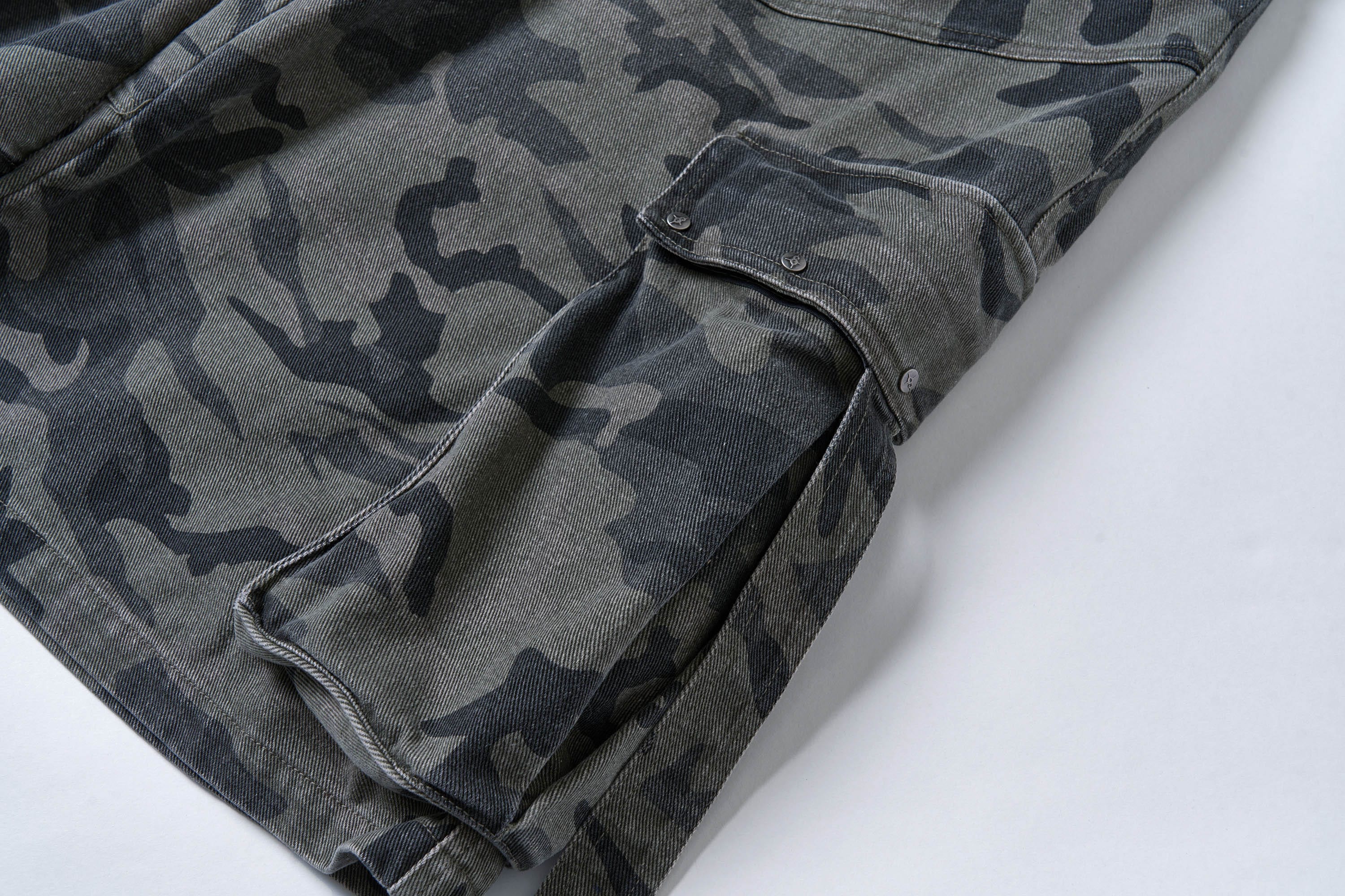 SAVAGEGROWTHWORLD Camo Spliced Multi-Pocket Shorts, premium urban and streetwear designers apparel on PROJECTISR.com, SAVAGEGROWTHWORLD