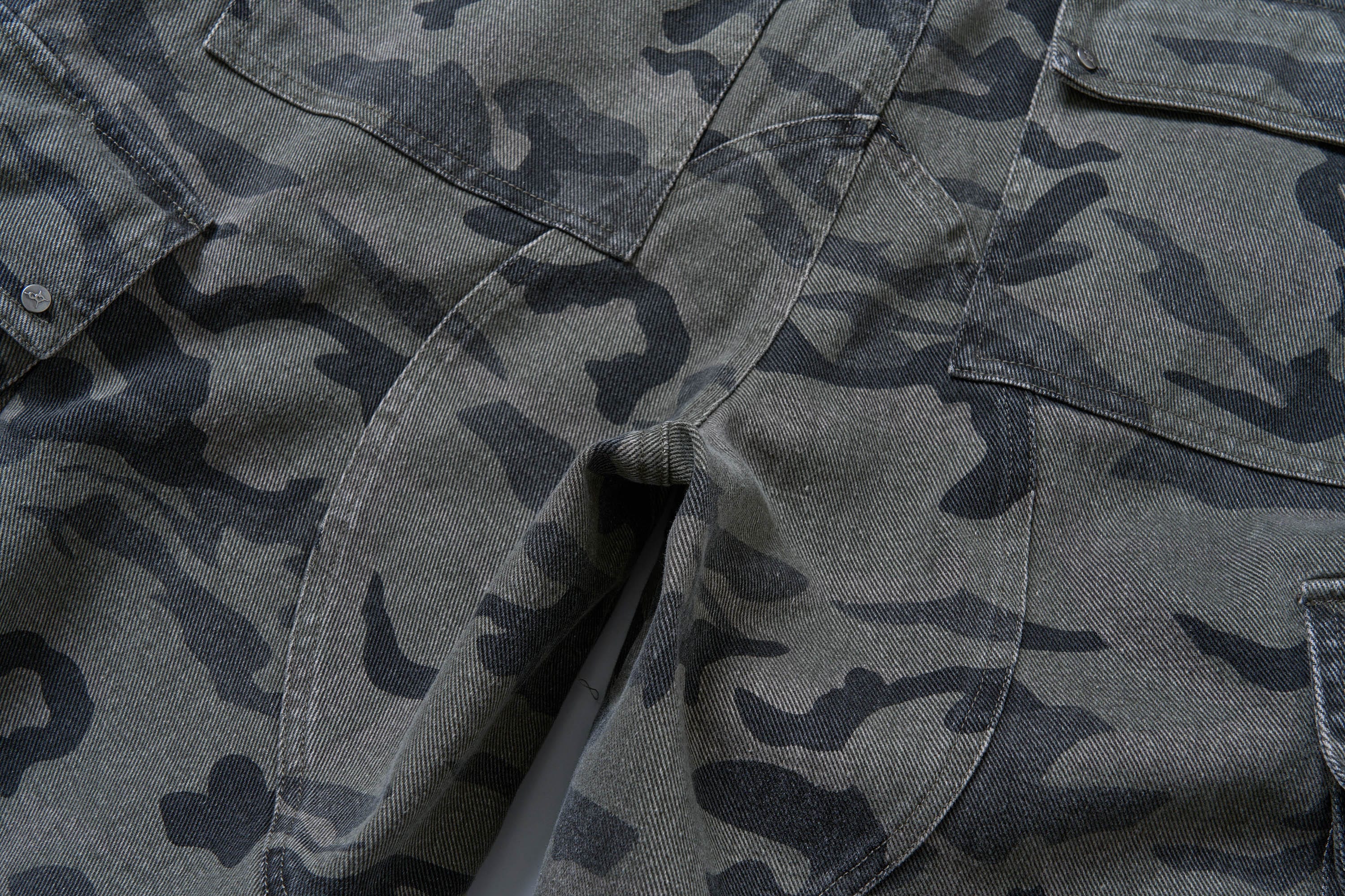 SAVAGEGROWTHWORLD Camo Spliced Multi-Pocket Shorts, premium urban and streetwear designers apparel on PROJECTISR.com, SAVAGEGROWTHWORLD