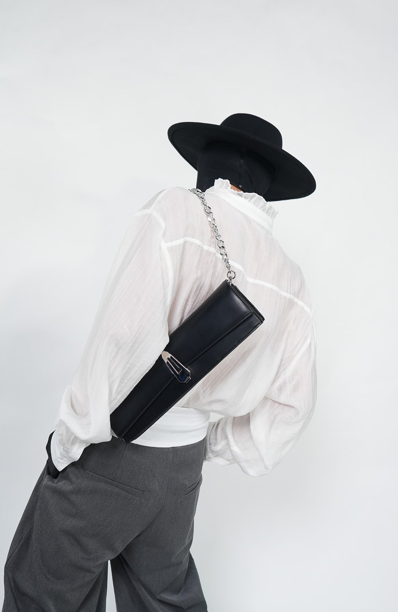 VE2 Chain Strap Baguette Shoulder Bag