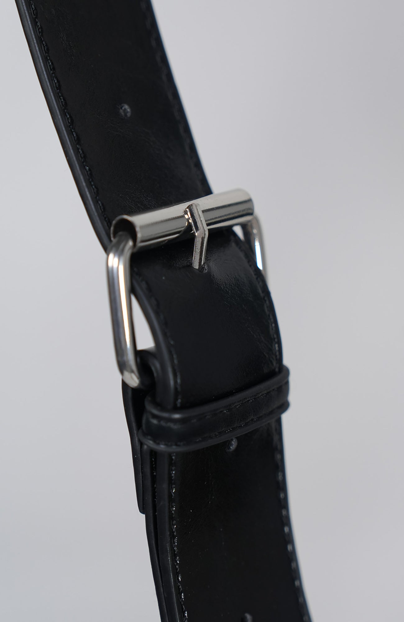 VE2 Chain Strap Baguette Shoulder Bag