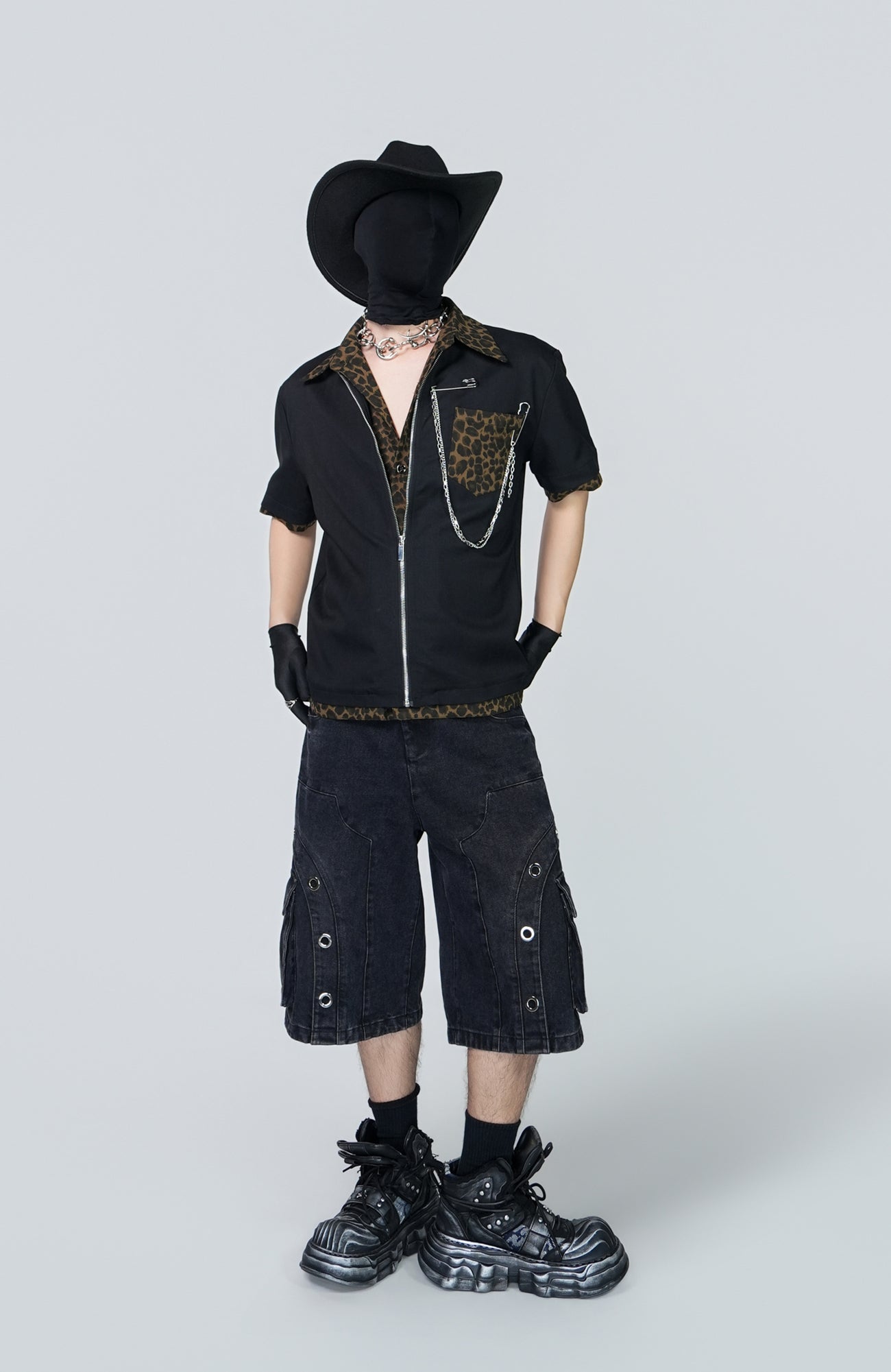 VE2 Washed Cargo Grommet Shorts