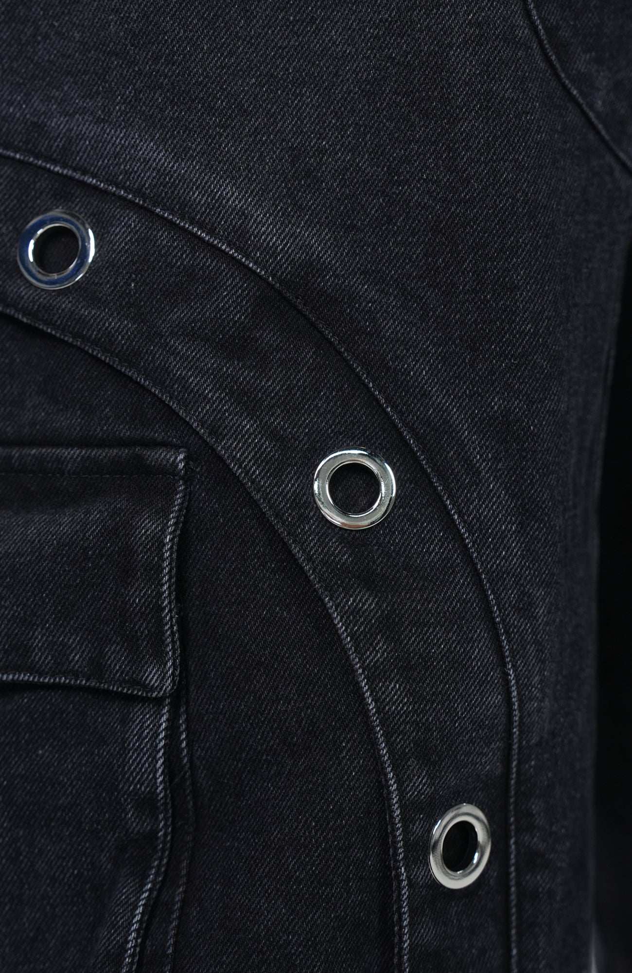 VE2 Washed Cargo Grommet Shorts