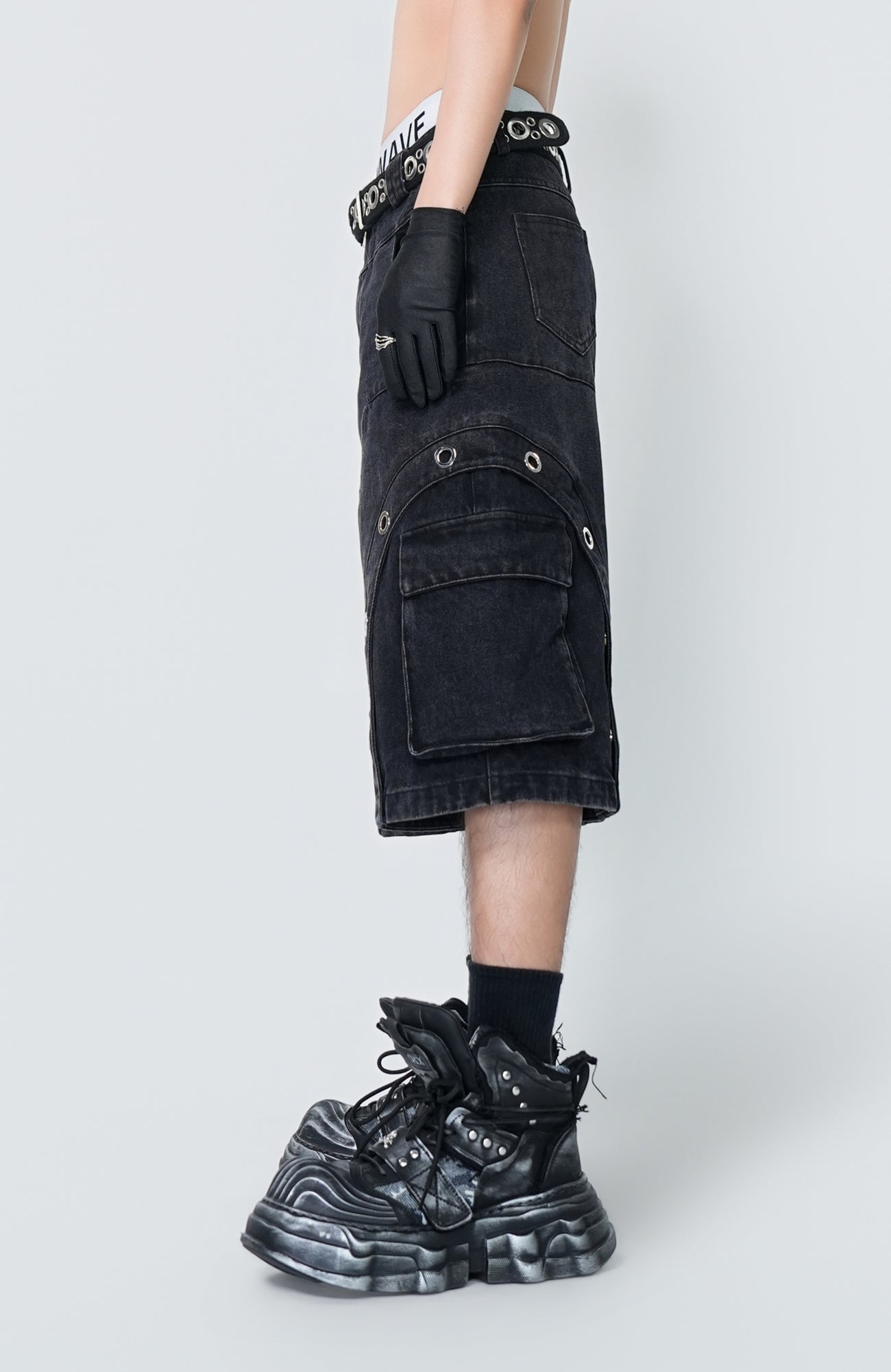 VE2 Washed Cargo Grommet Shorts
