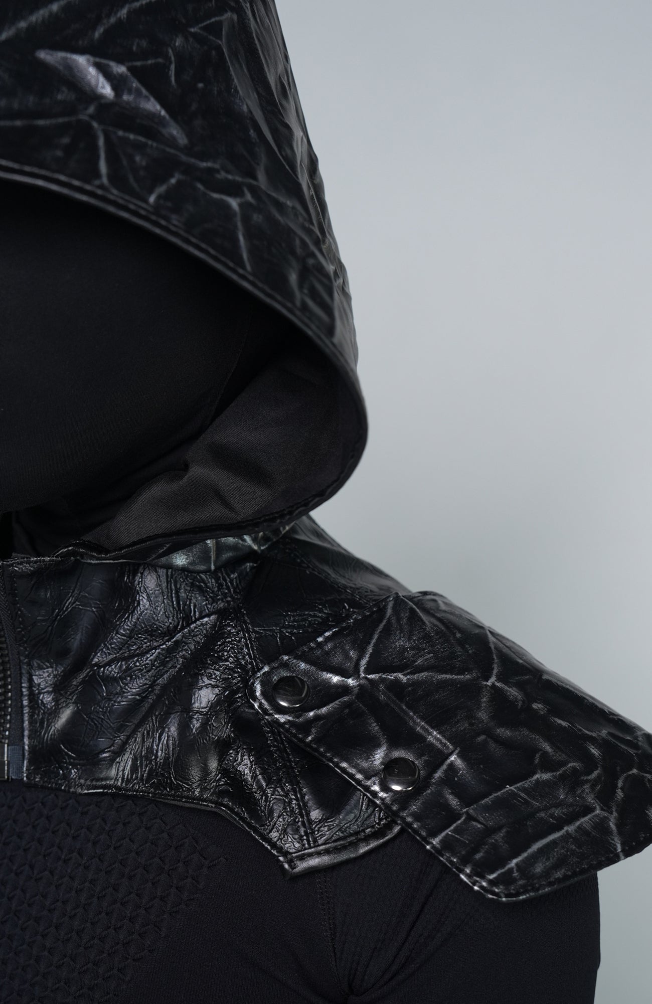 VE2 Crackled Pointed Hood Harness Vest
