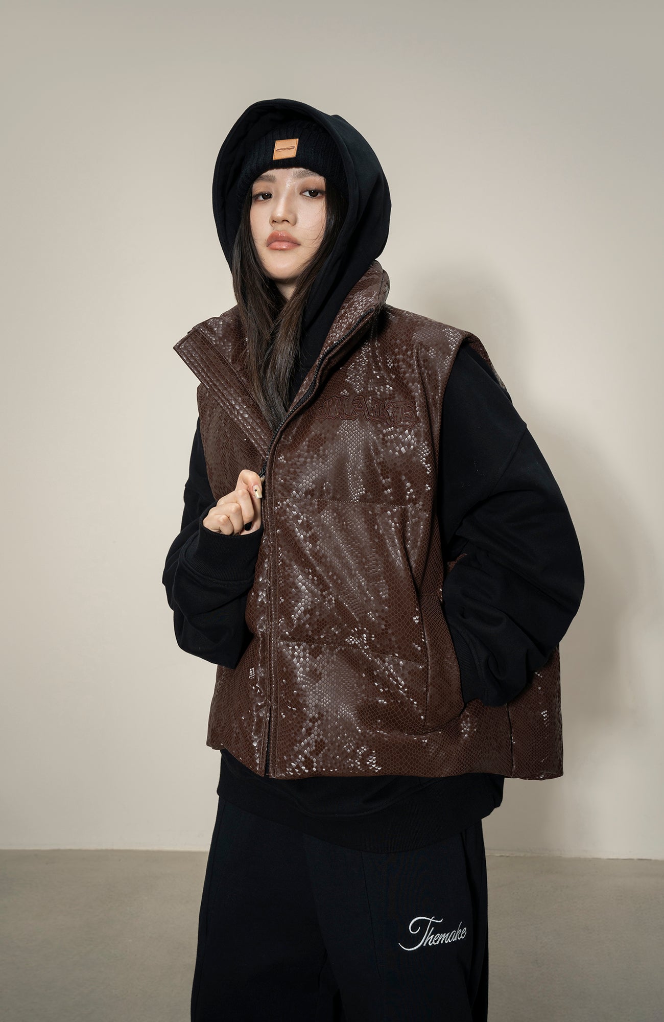 MAKEMORE Scale-Textured PU Embroidered Puffer Vest