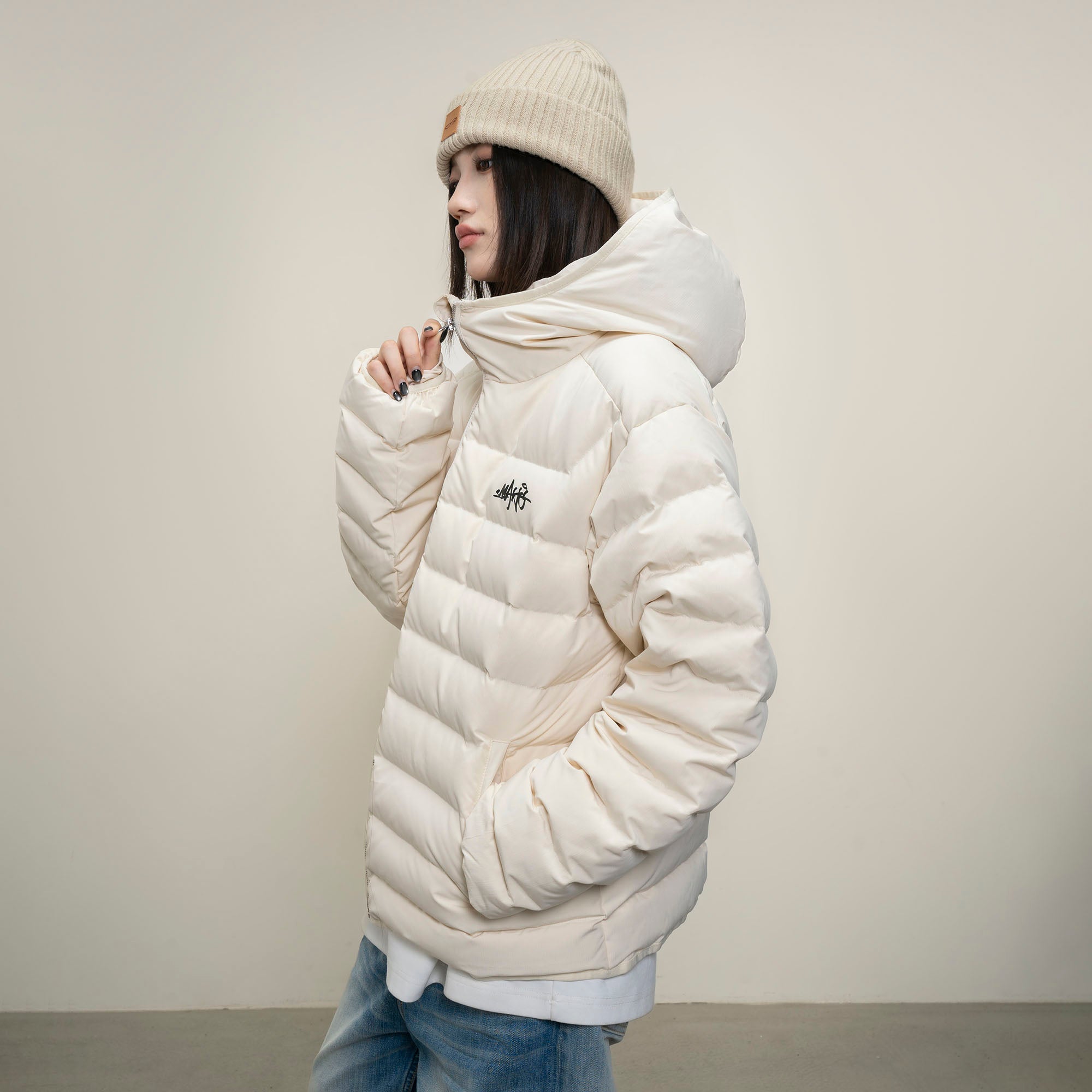 MAKEMORE LOGO Embroidered Elastic Quilted Down Jacket