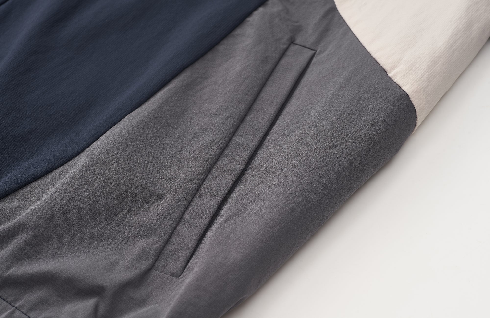 ROARINGWILD A ARCH Embroidered Graphic Raglan Jacket