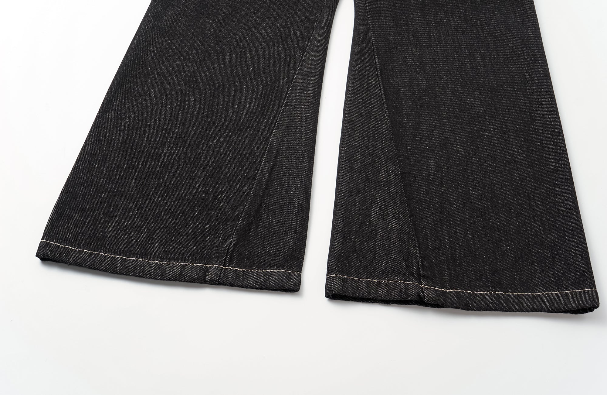 ELETEIZE Laser-Burned Curved Jeans