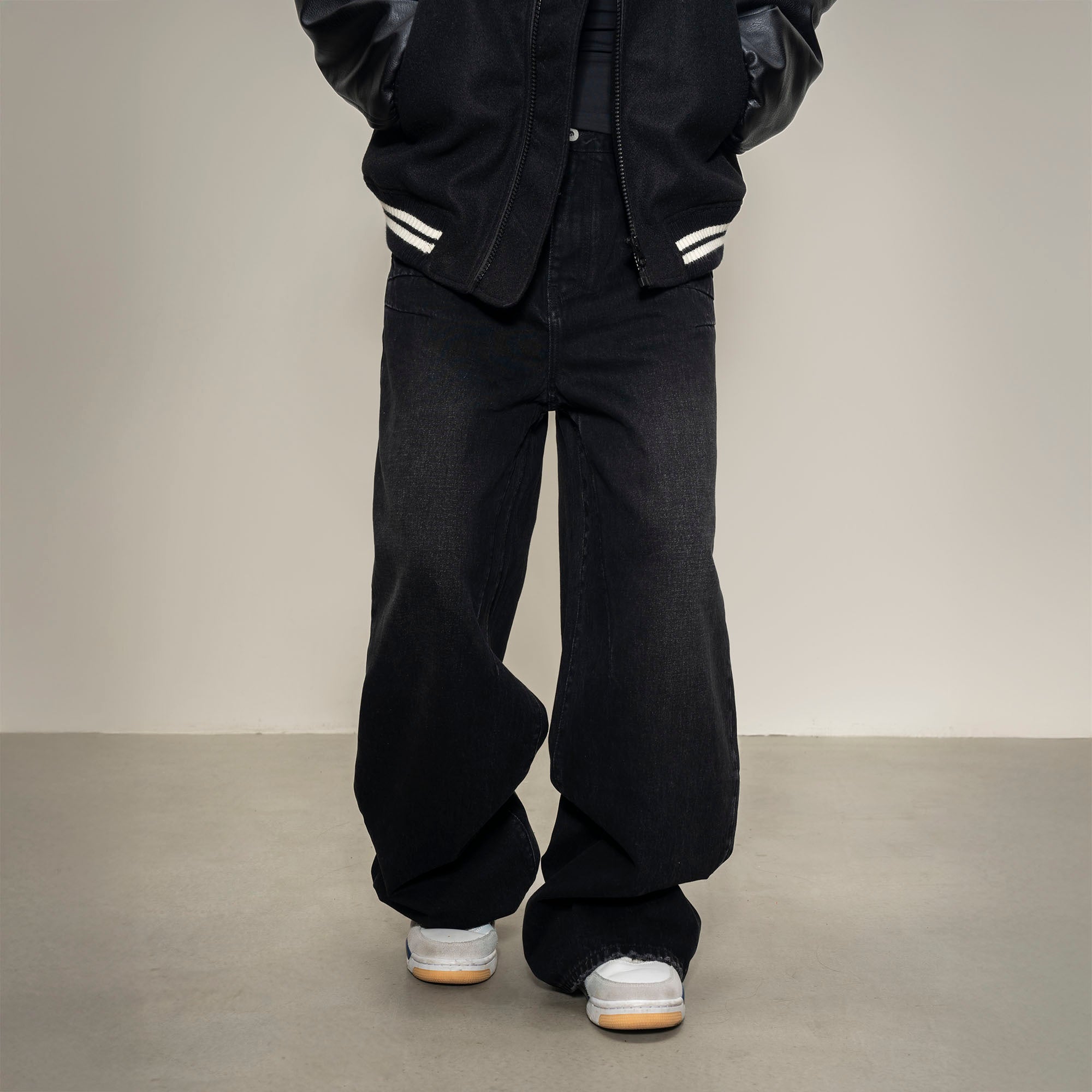 MAKEMORE Washed Pintuck Wide-Leg Jeans